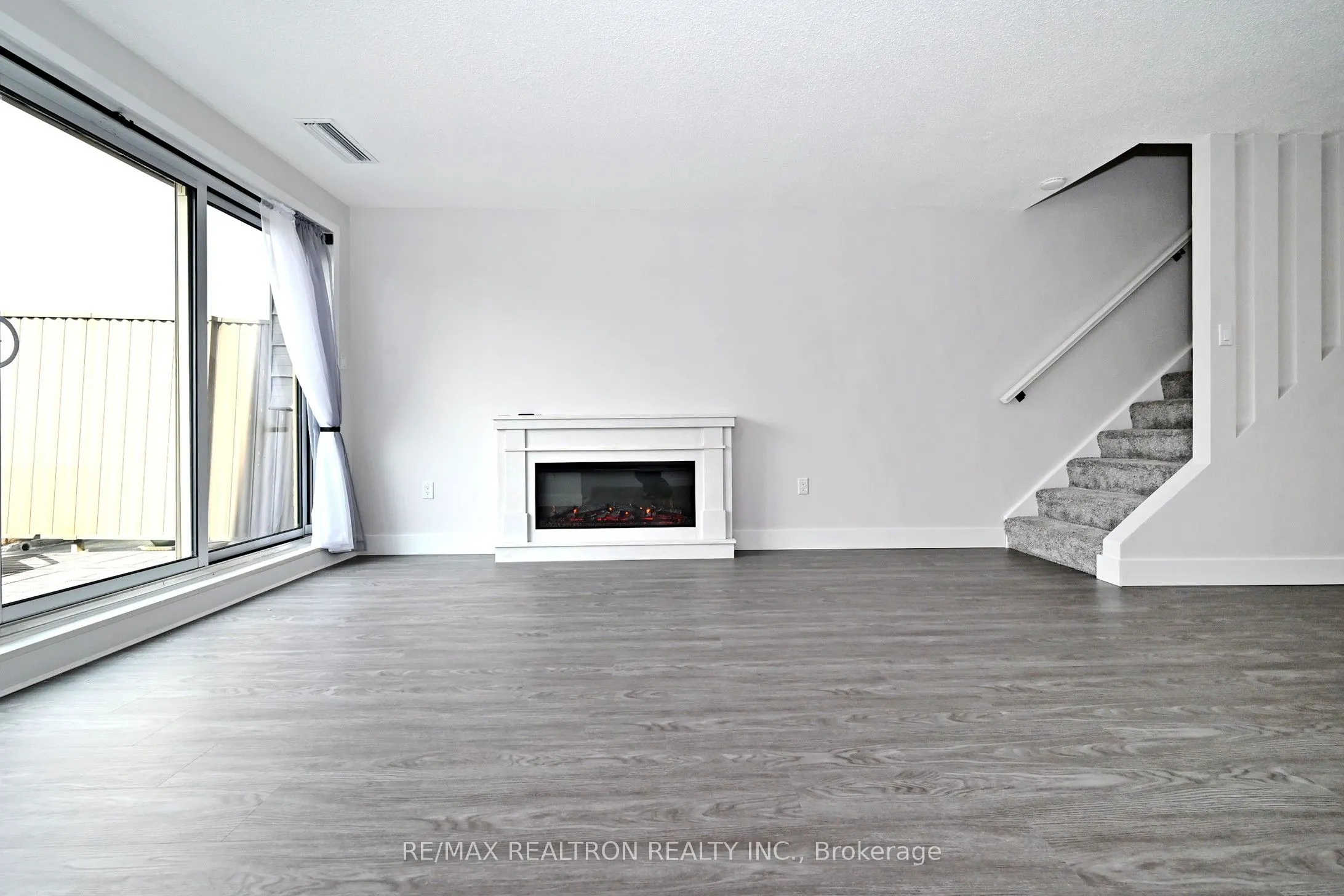 4005 Don Mills Road, #322