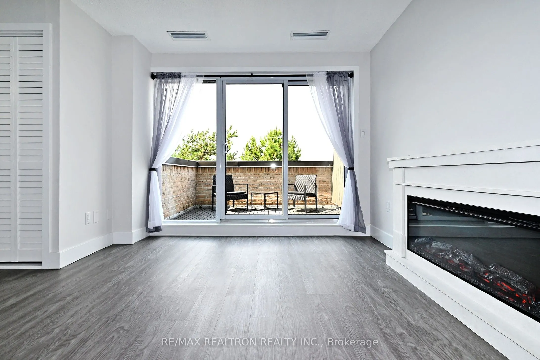 4005 Don Mills Road, #322