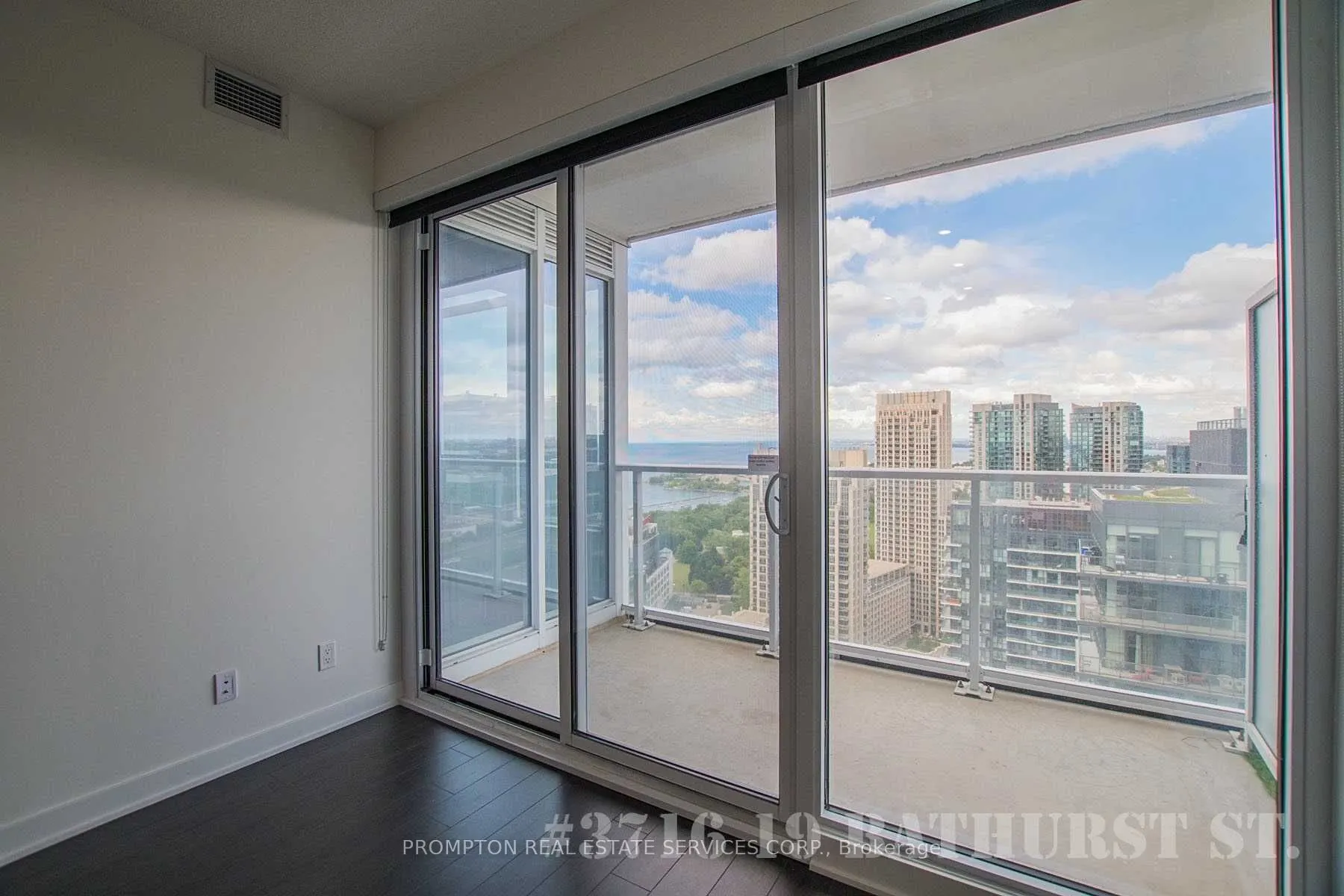 19 Bathurst Street #3716