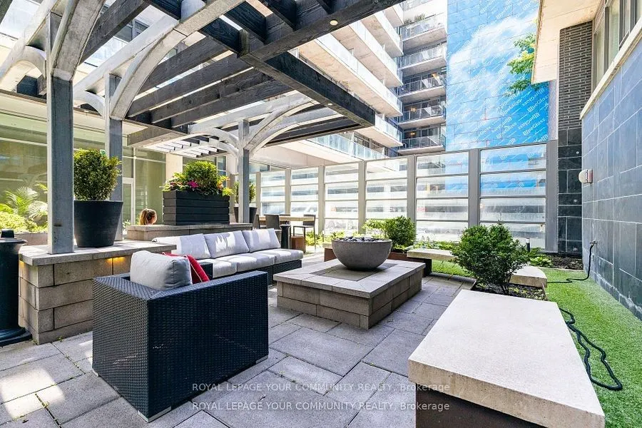 650 King Street W, #211