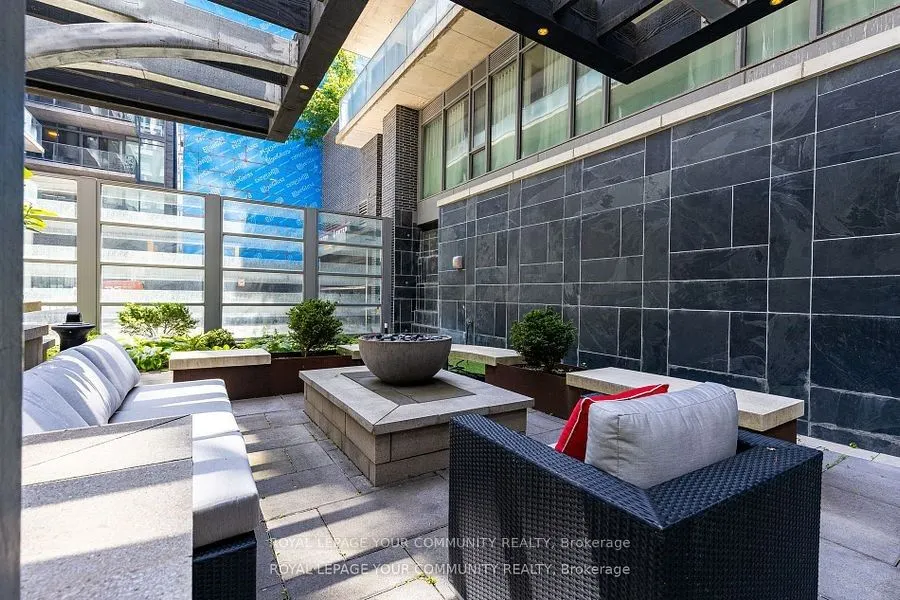 650 King Street W, #211