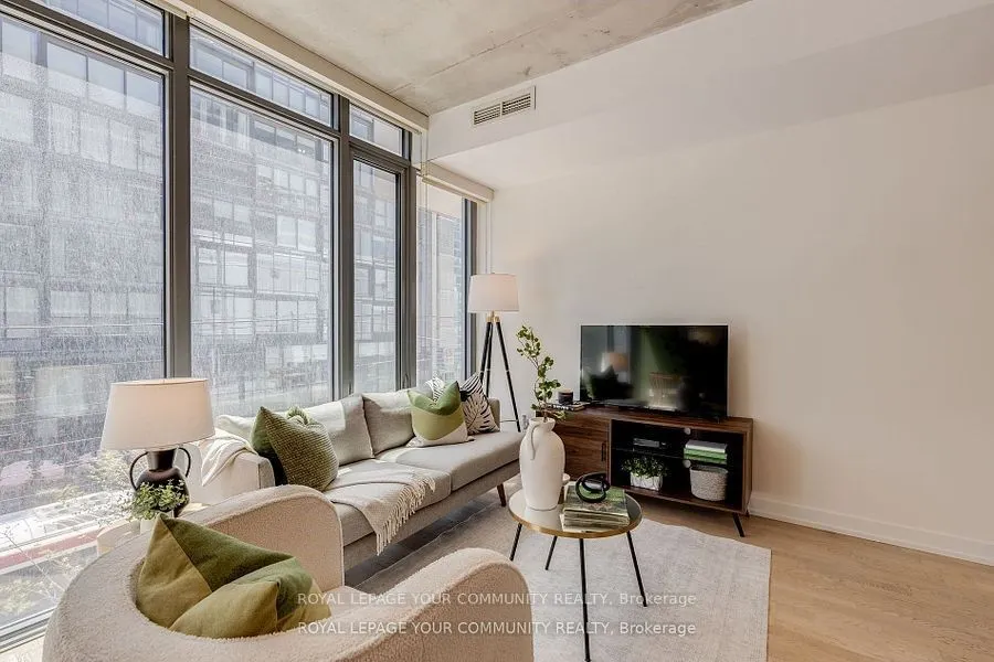 650 King Street W, #211