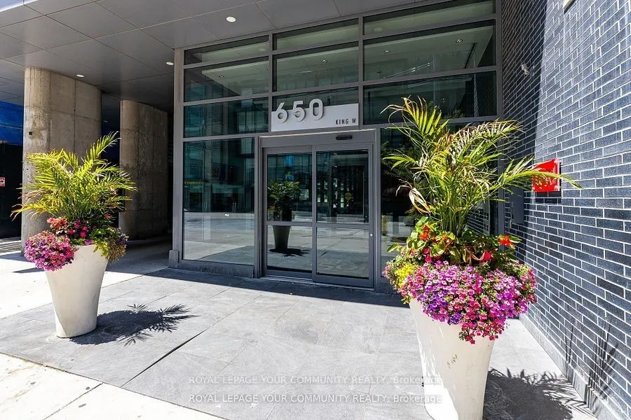 650 King Street W, #211