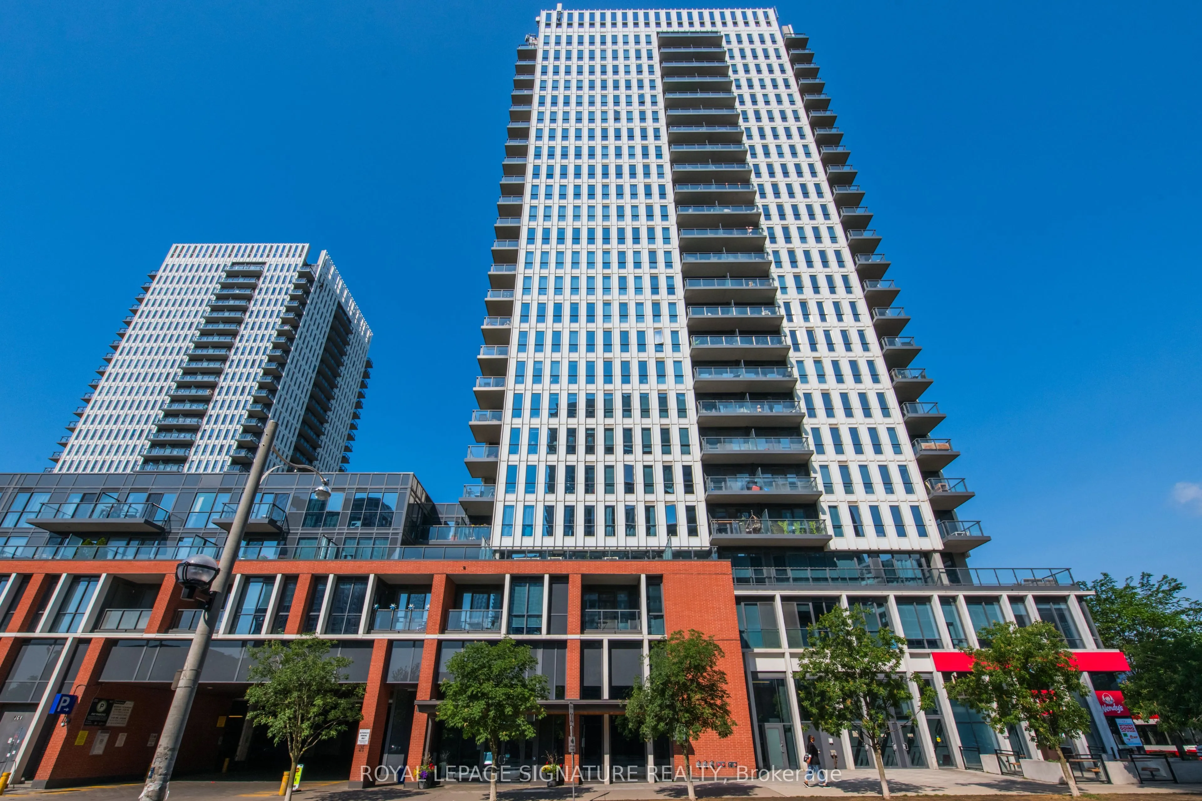170 Sumach Street, #902