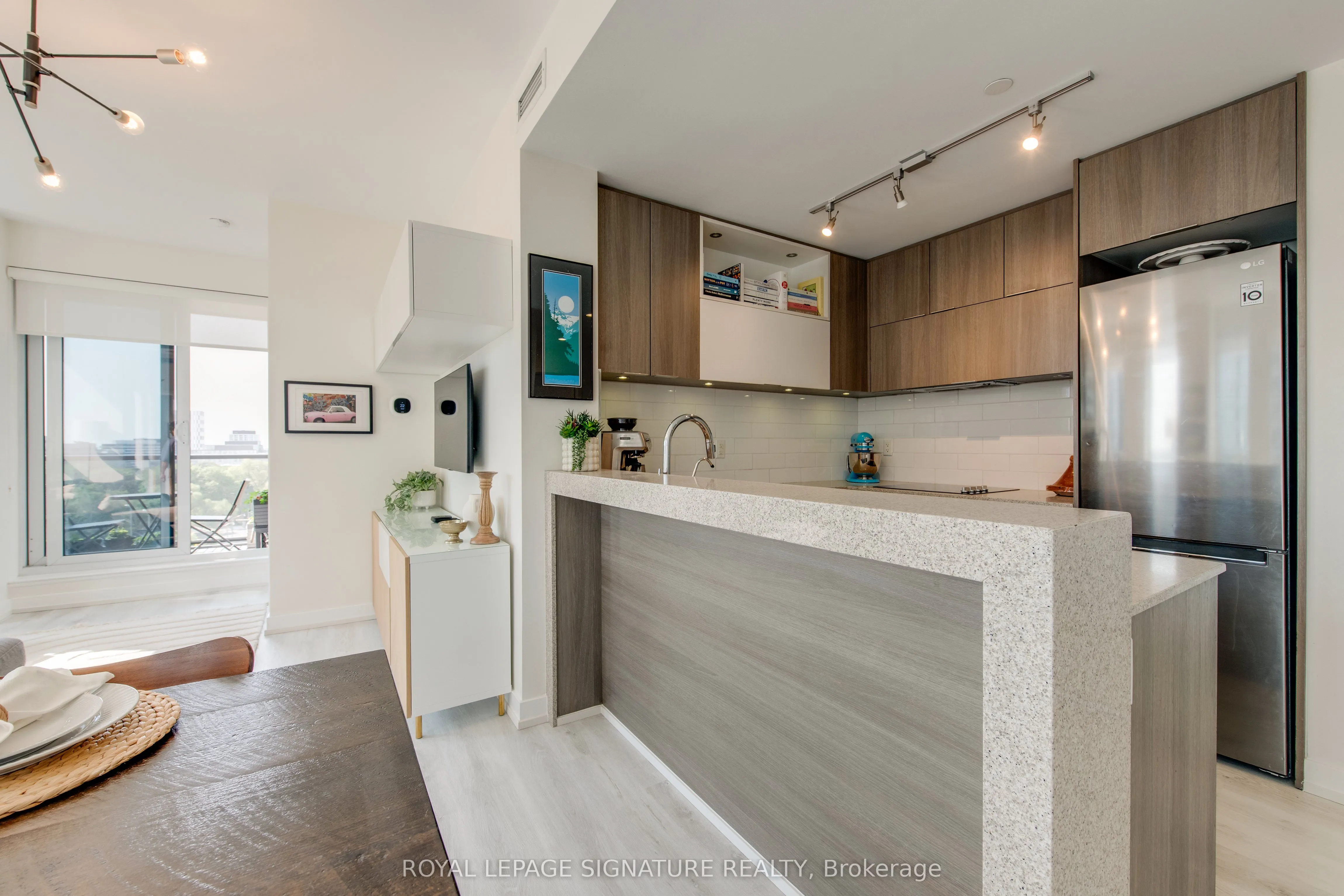 170 Sumach Street, #902