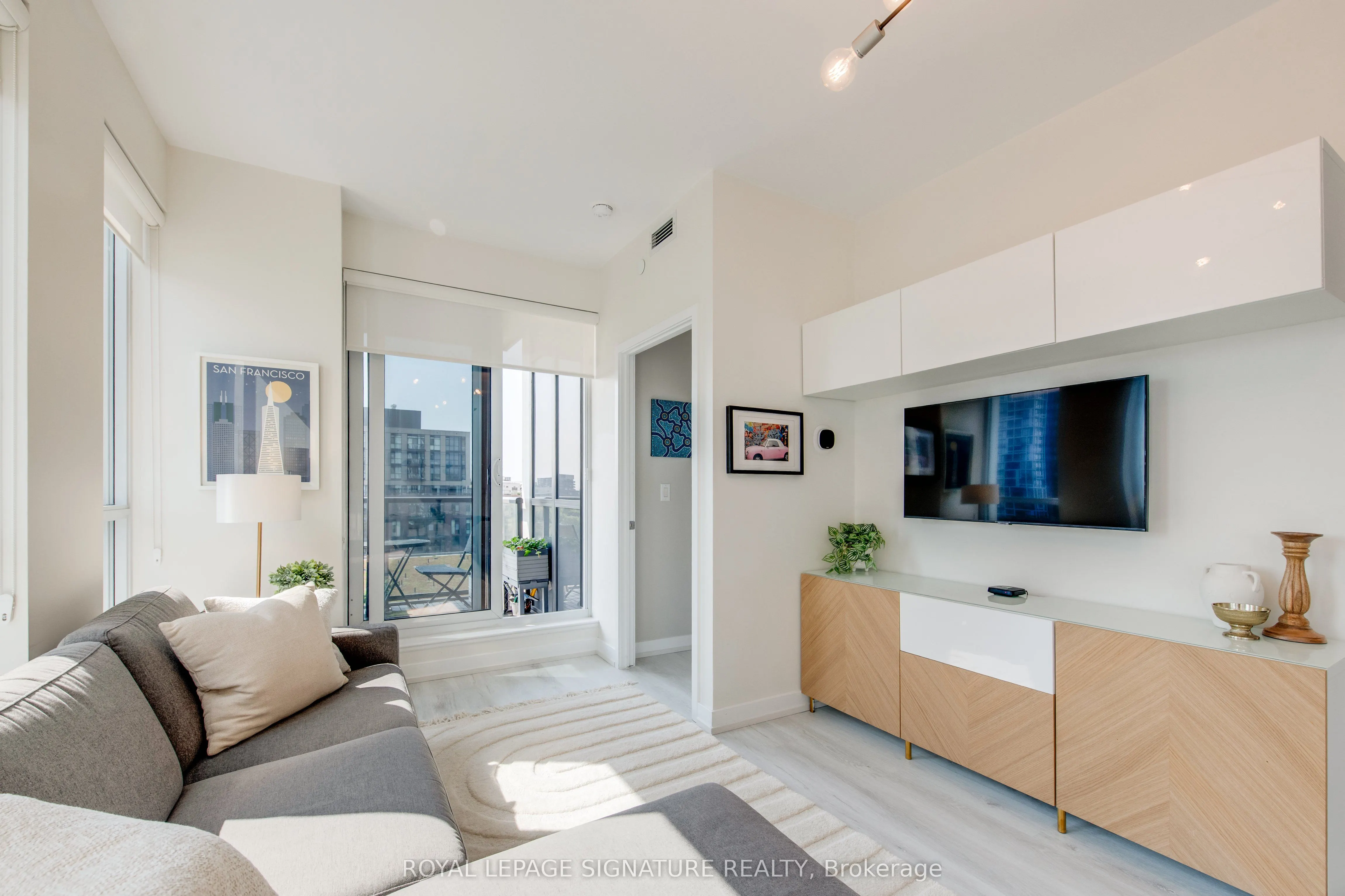 170 Sumach Street, #902