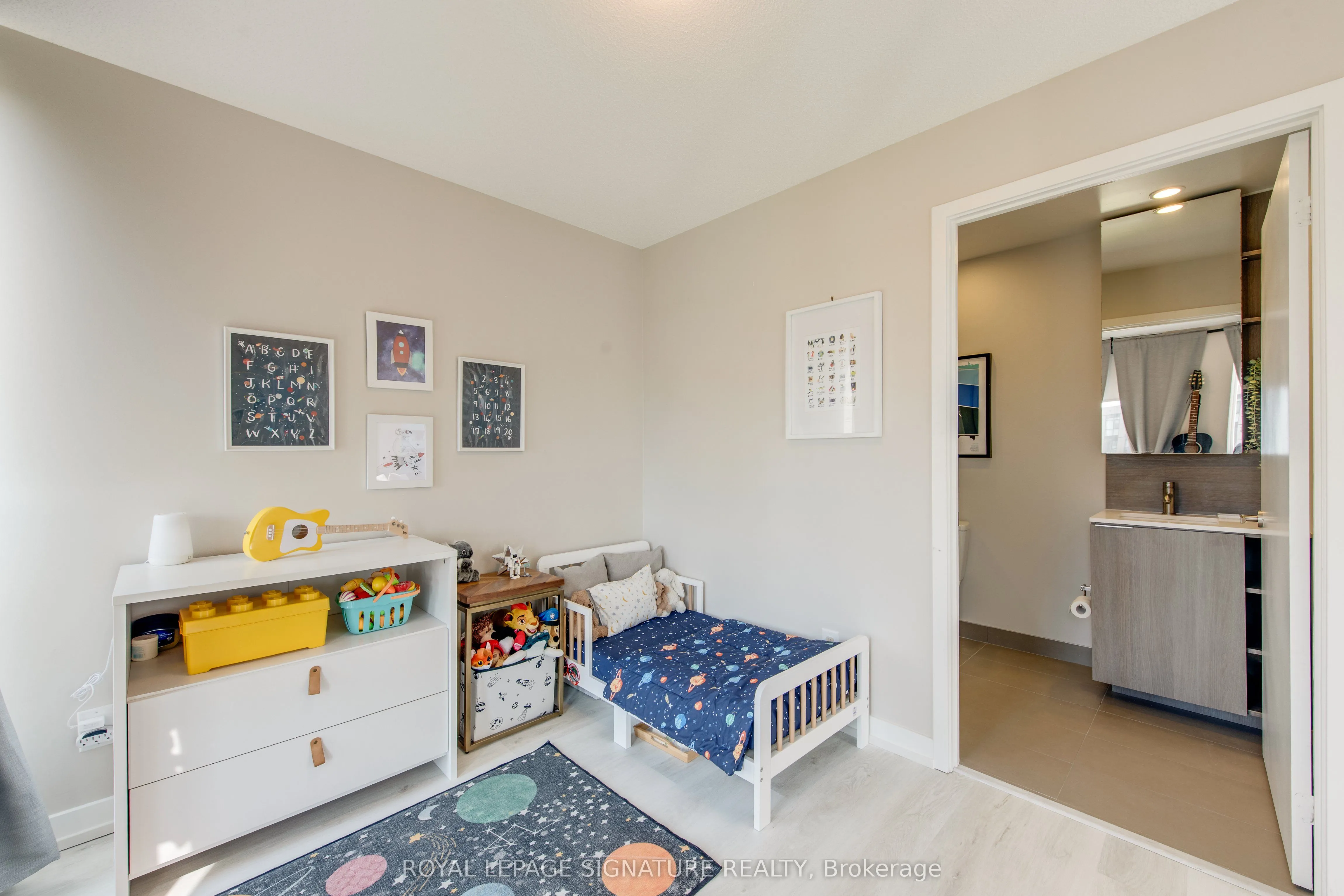 170 Sumach Street, #902