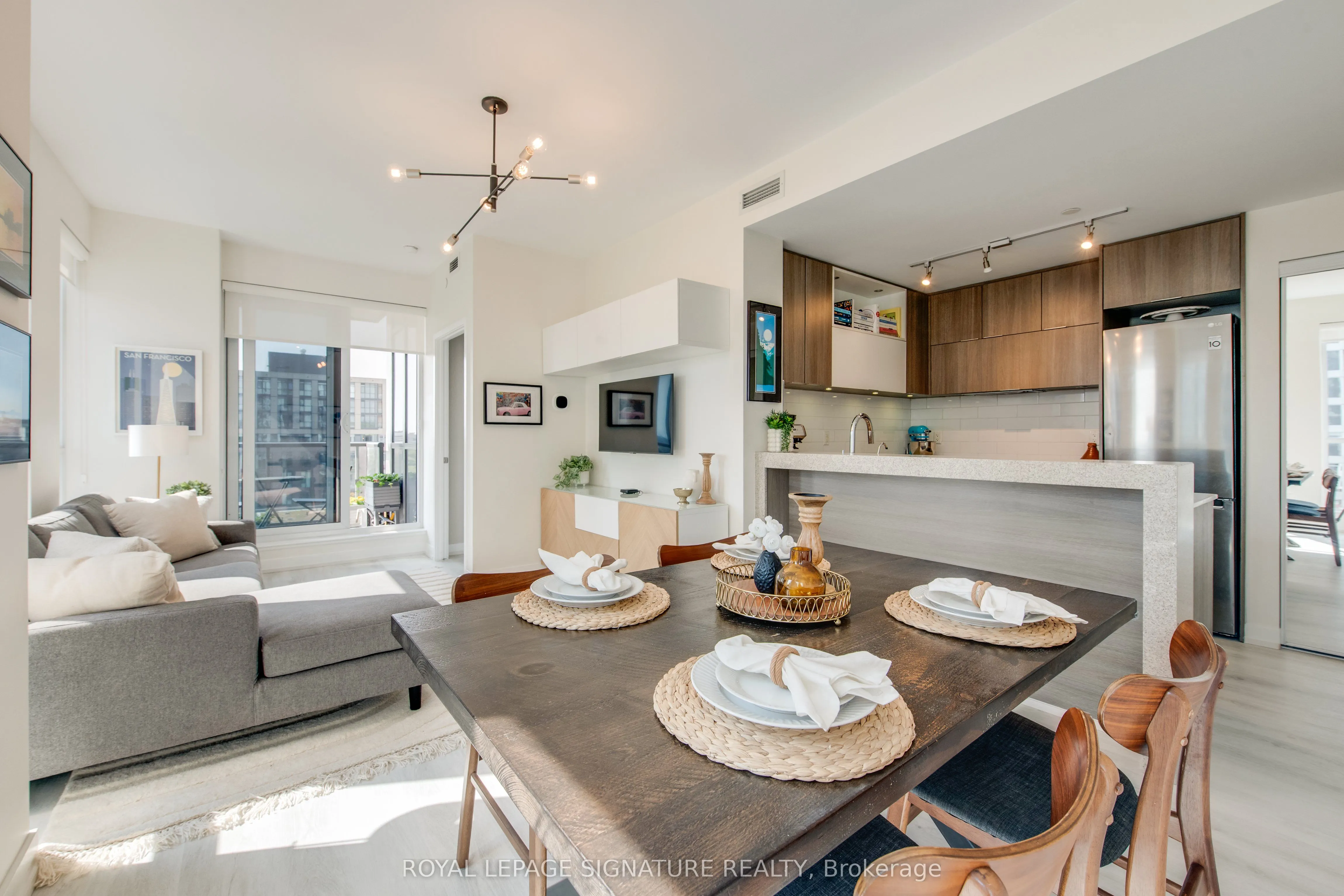 170 Sumach Street, #902