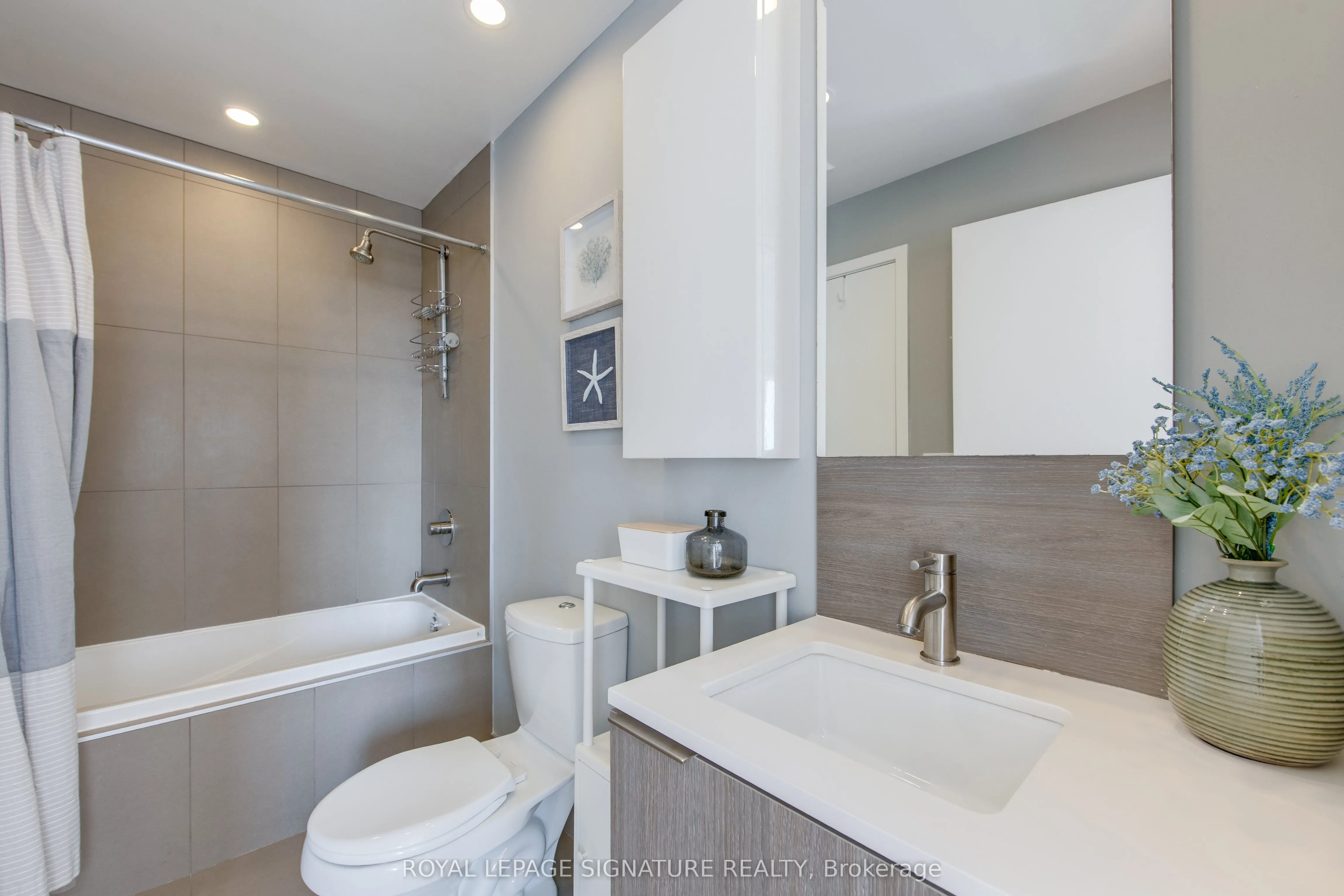 170 Sumach Street, #902