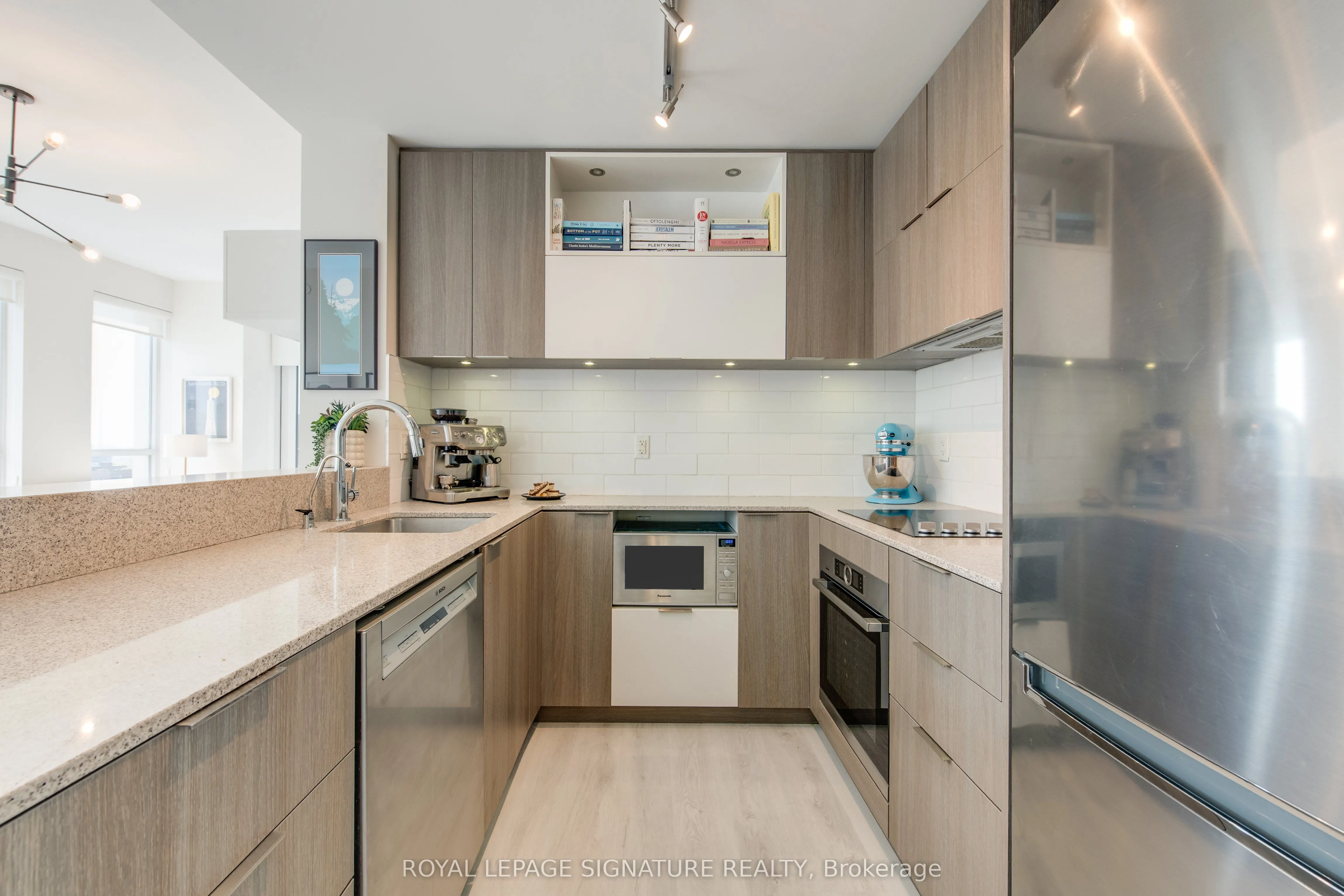 170 Sumach Street, #902