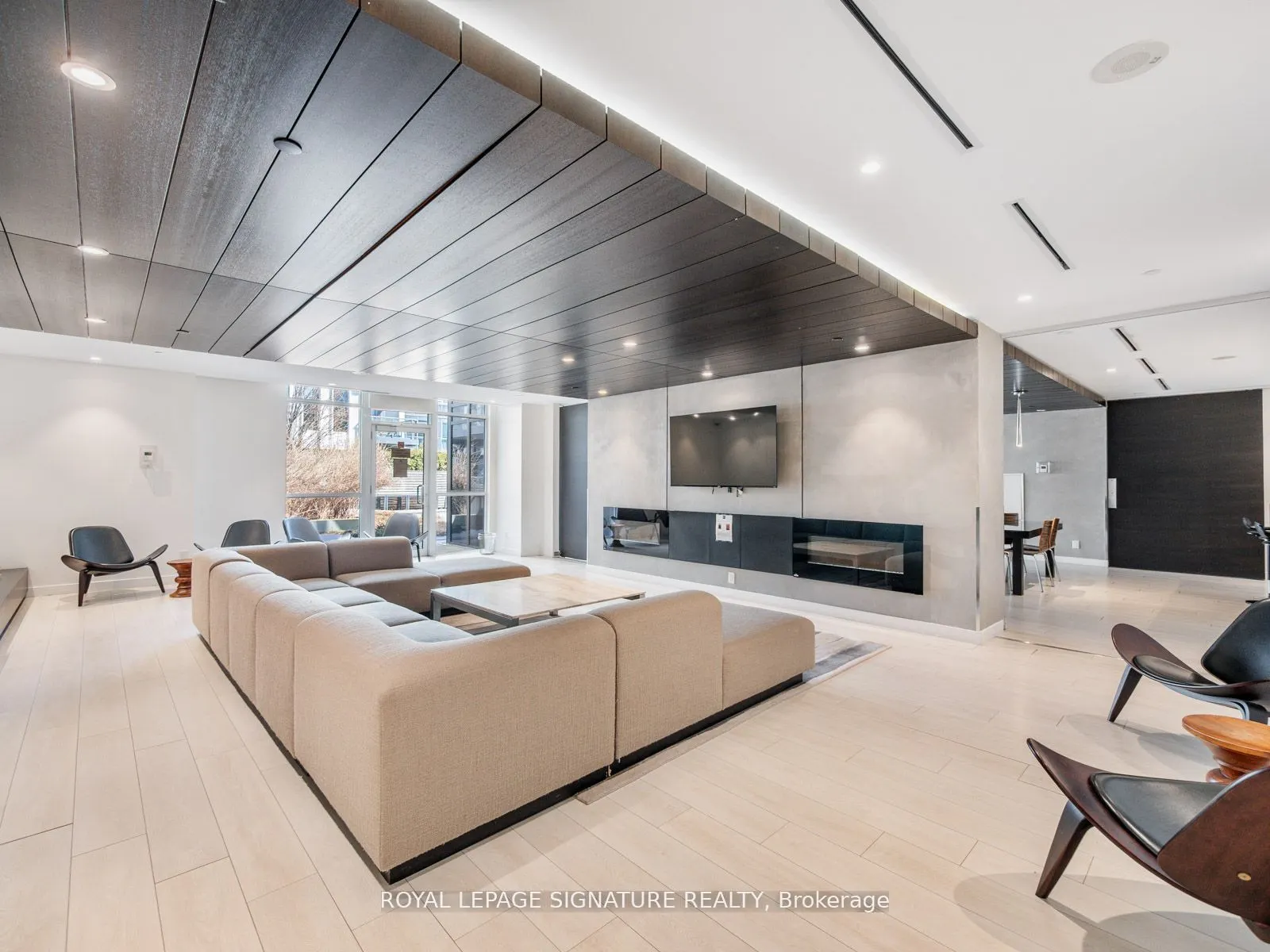 170 Sumach Street, #902