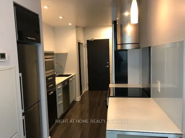 38 Dan Leckie Way, #202