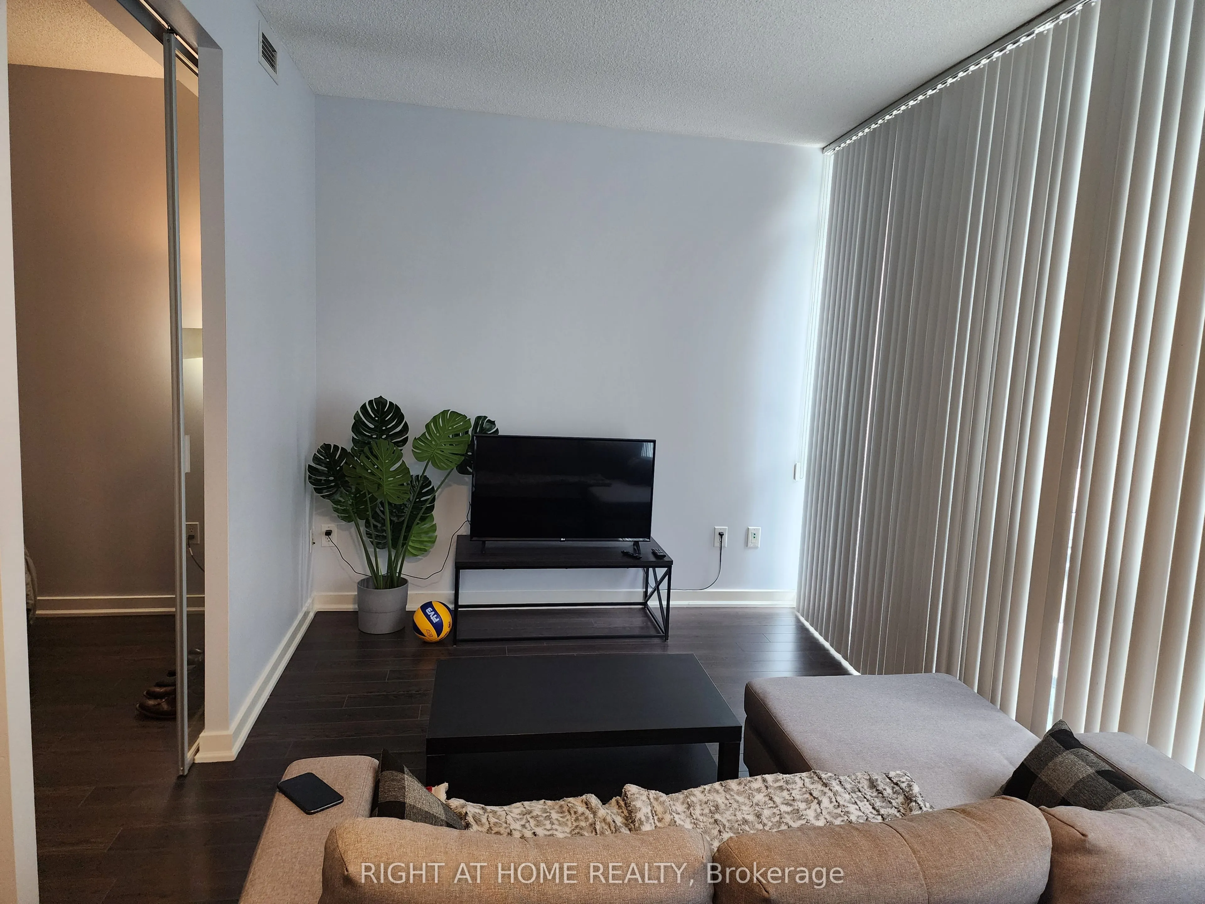 38 Dan Leckie Way, #202