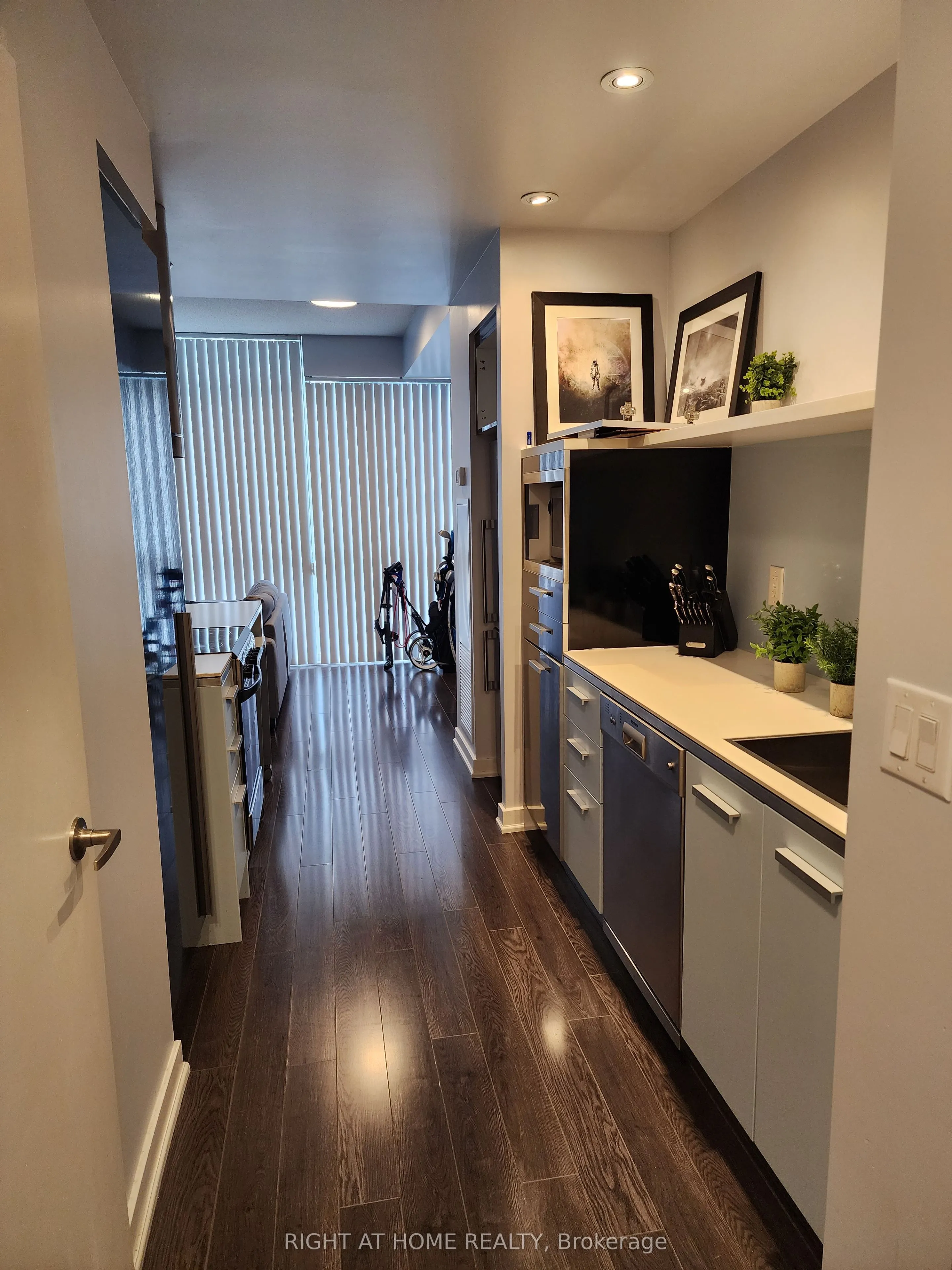 38 Dan Leckie Way, #202