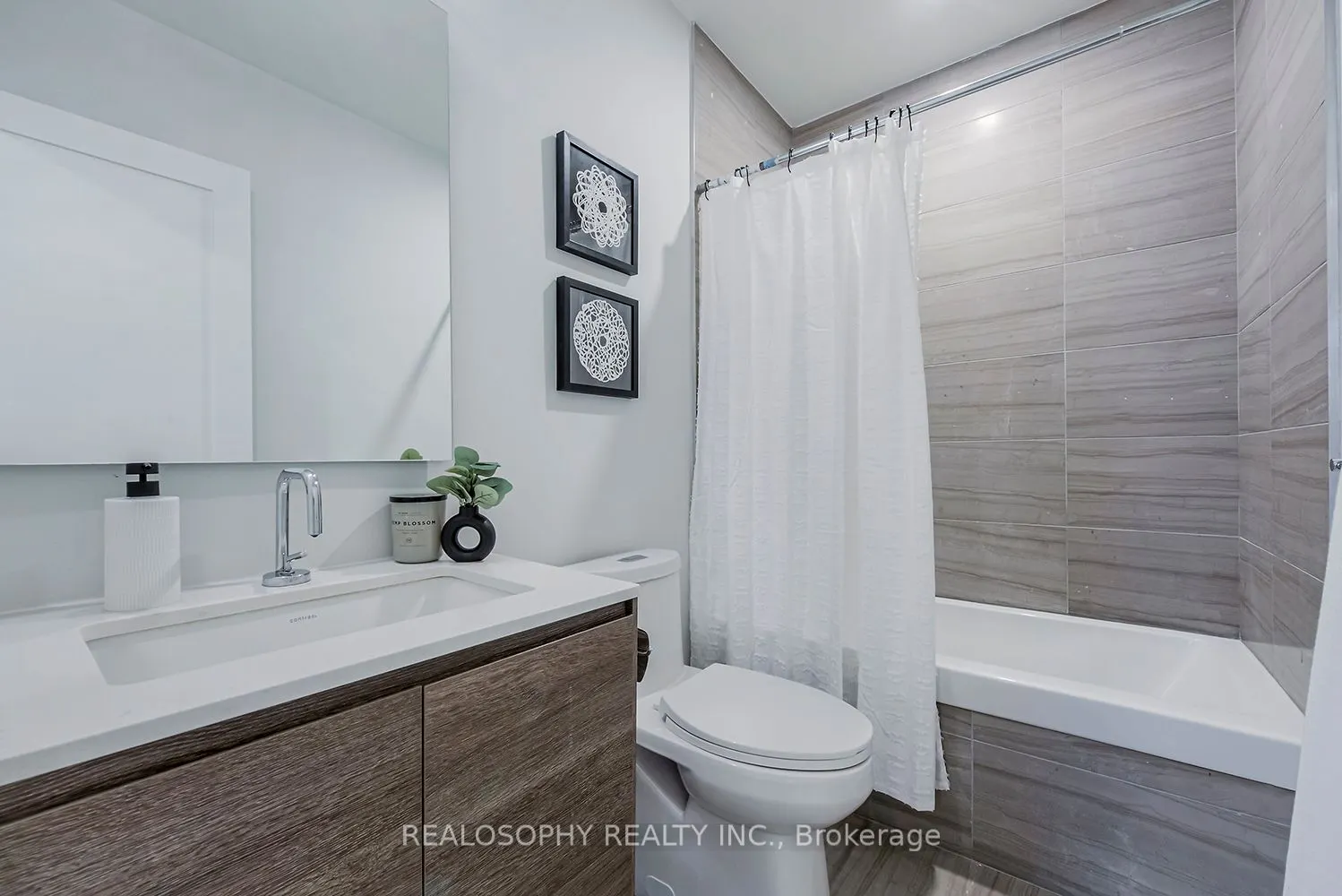 1657 Bathurst Street, #4A