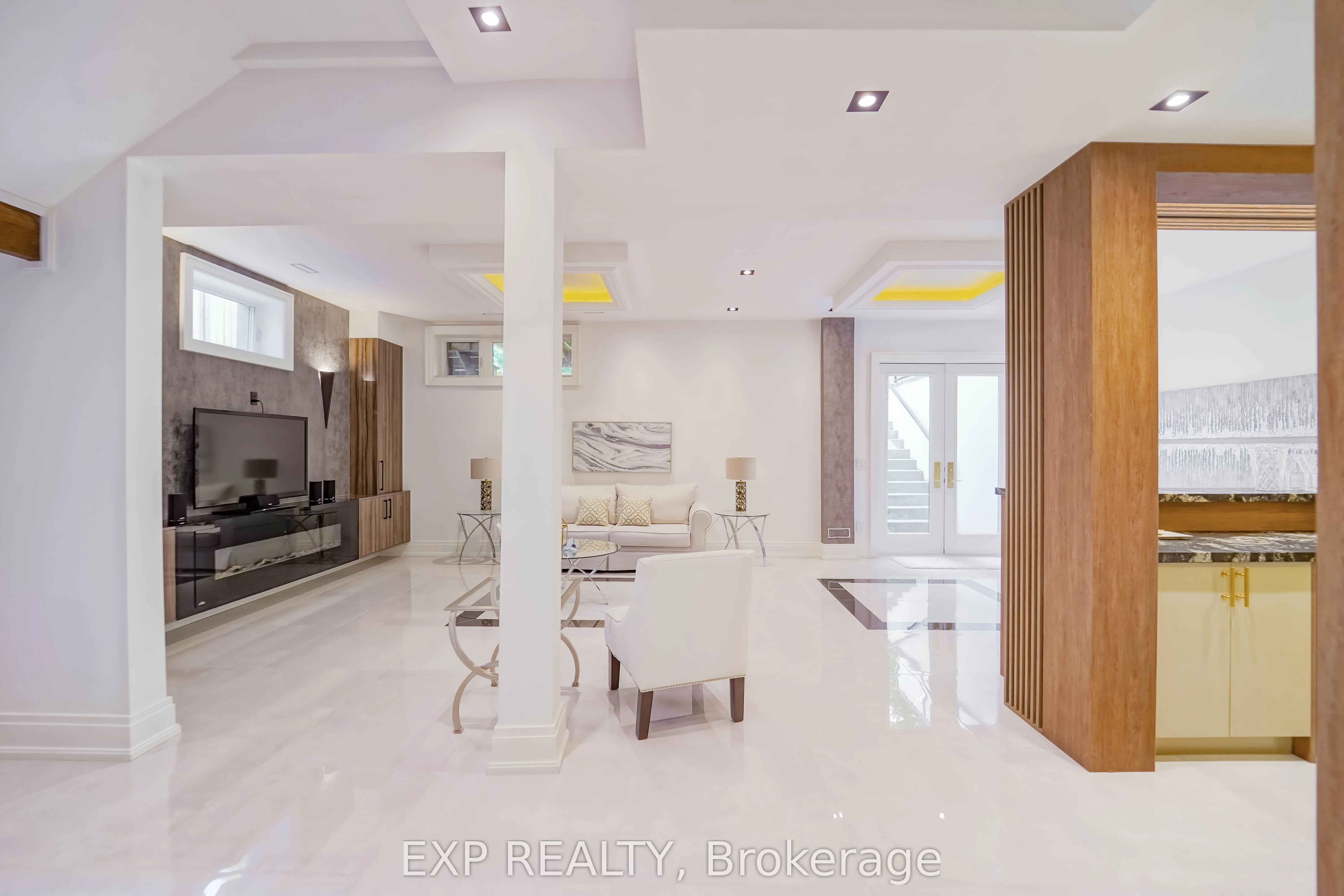 32 Athabaska Avenue