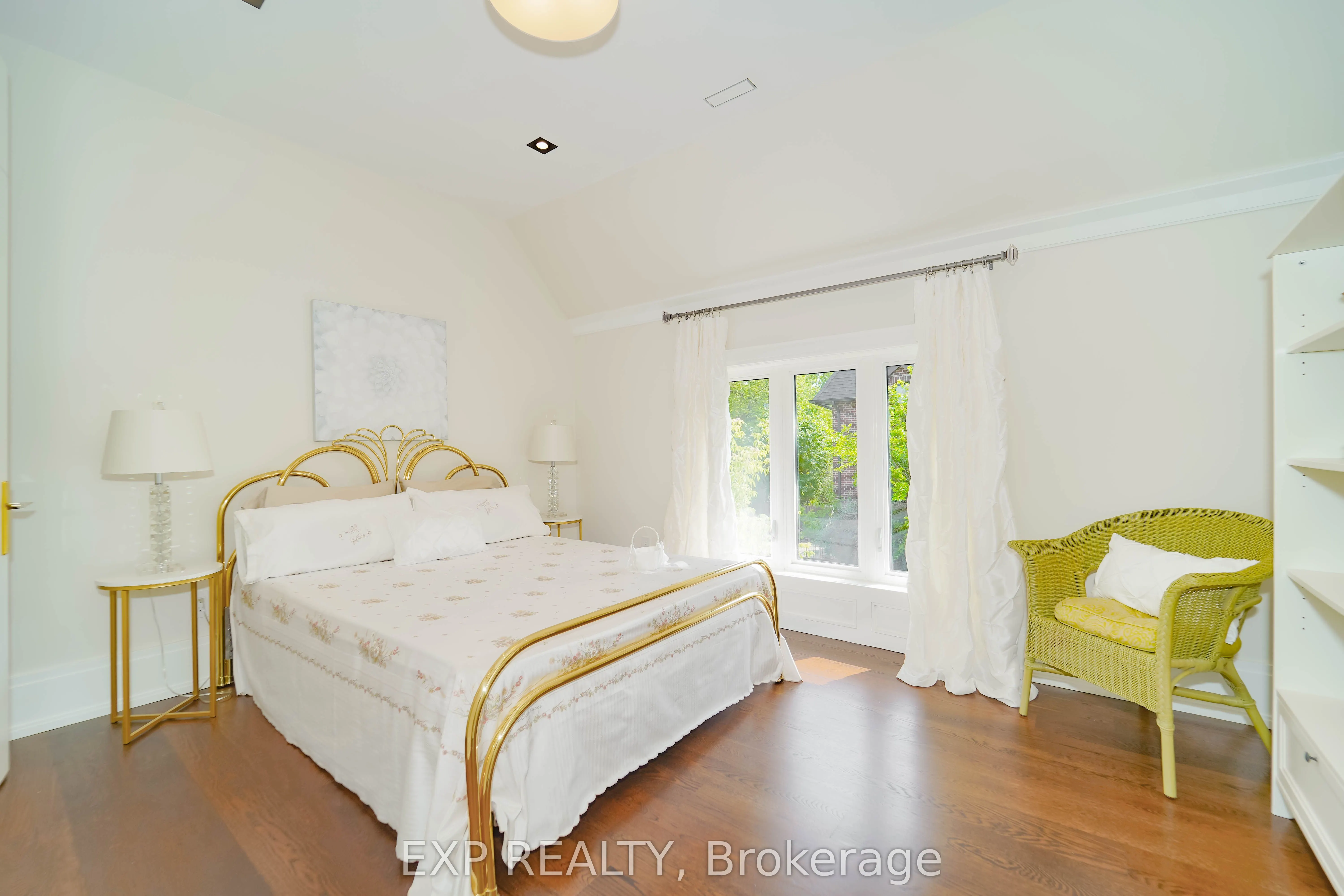 32 Athabaska Avenue