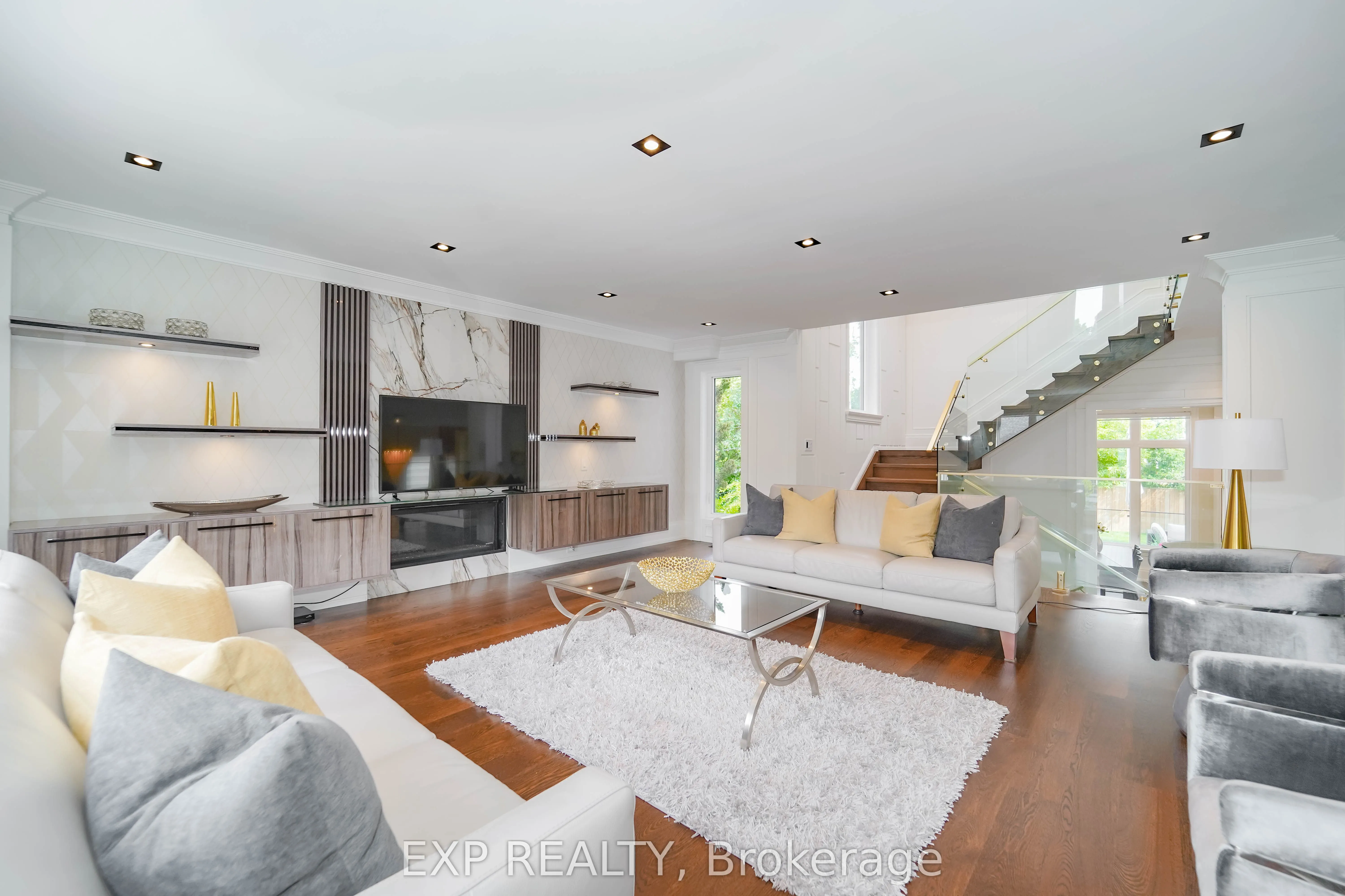 32 Athabaska Avenue