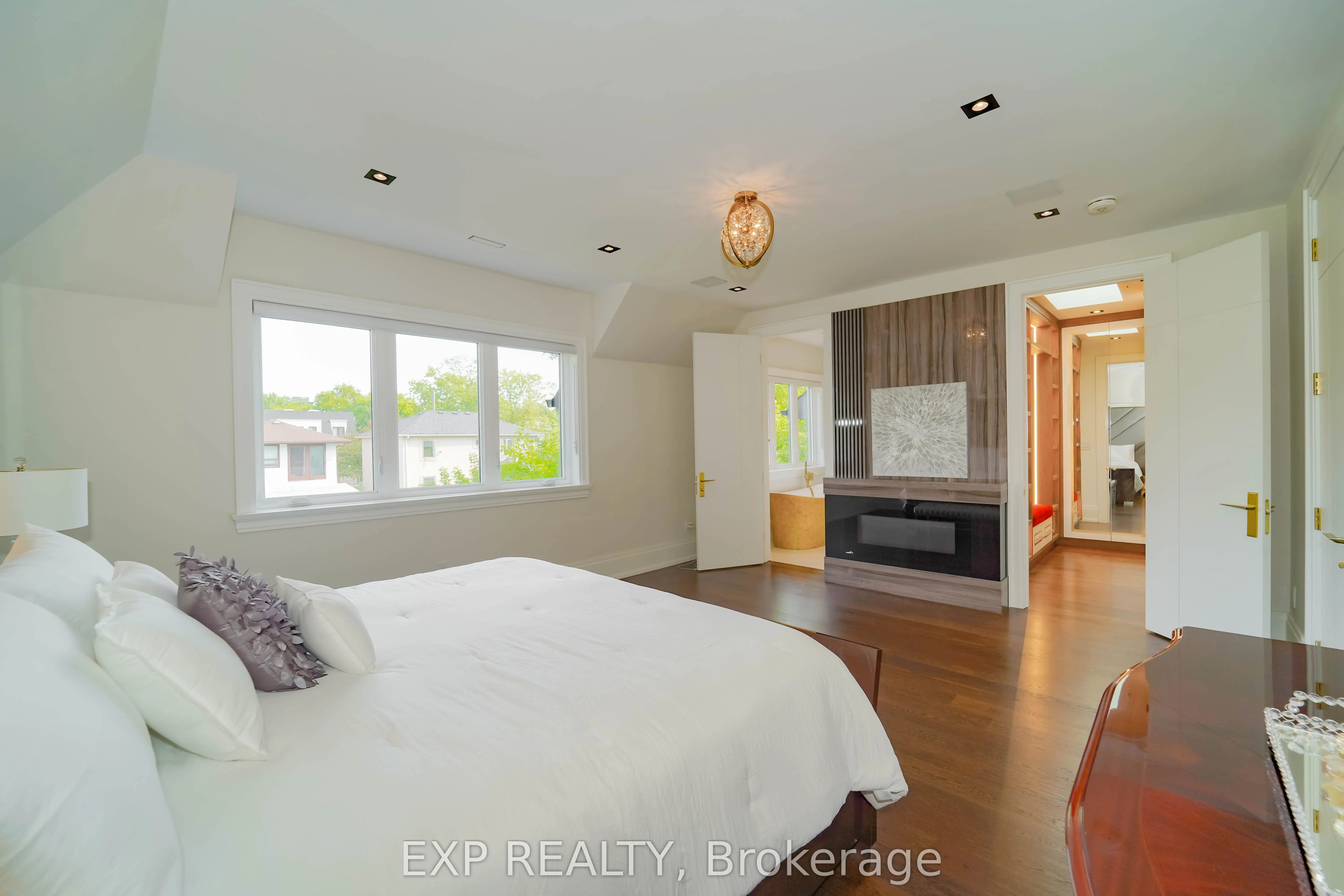 32 Athabaska Avenue