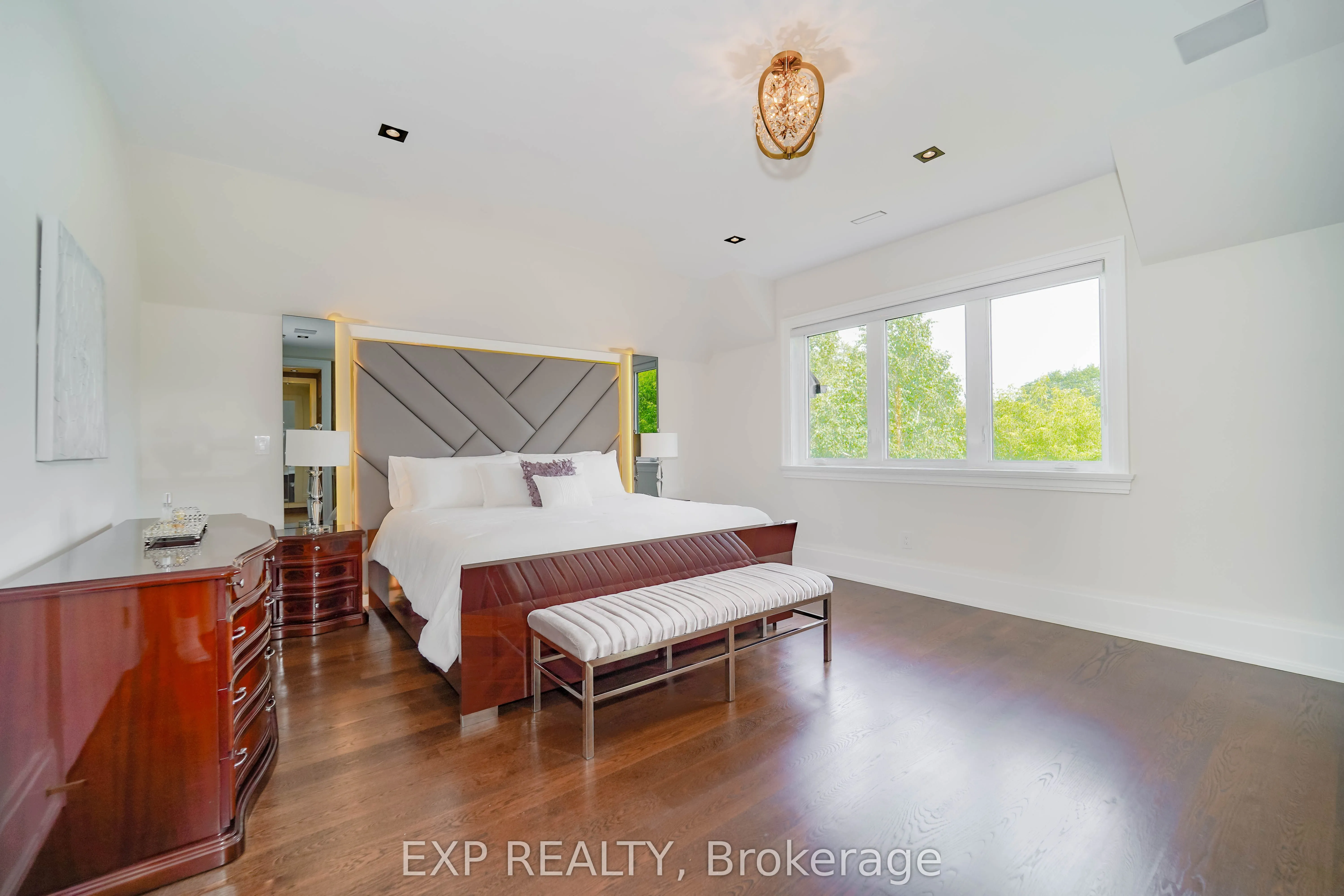 32 Athabaska Avenue
