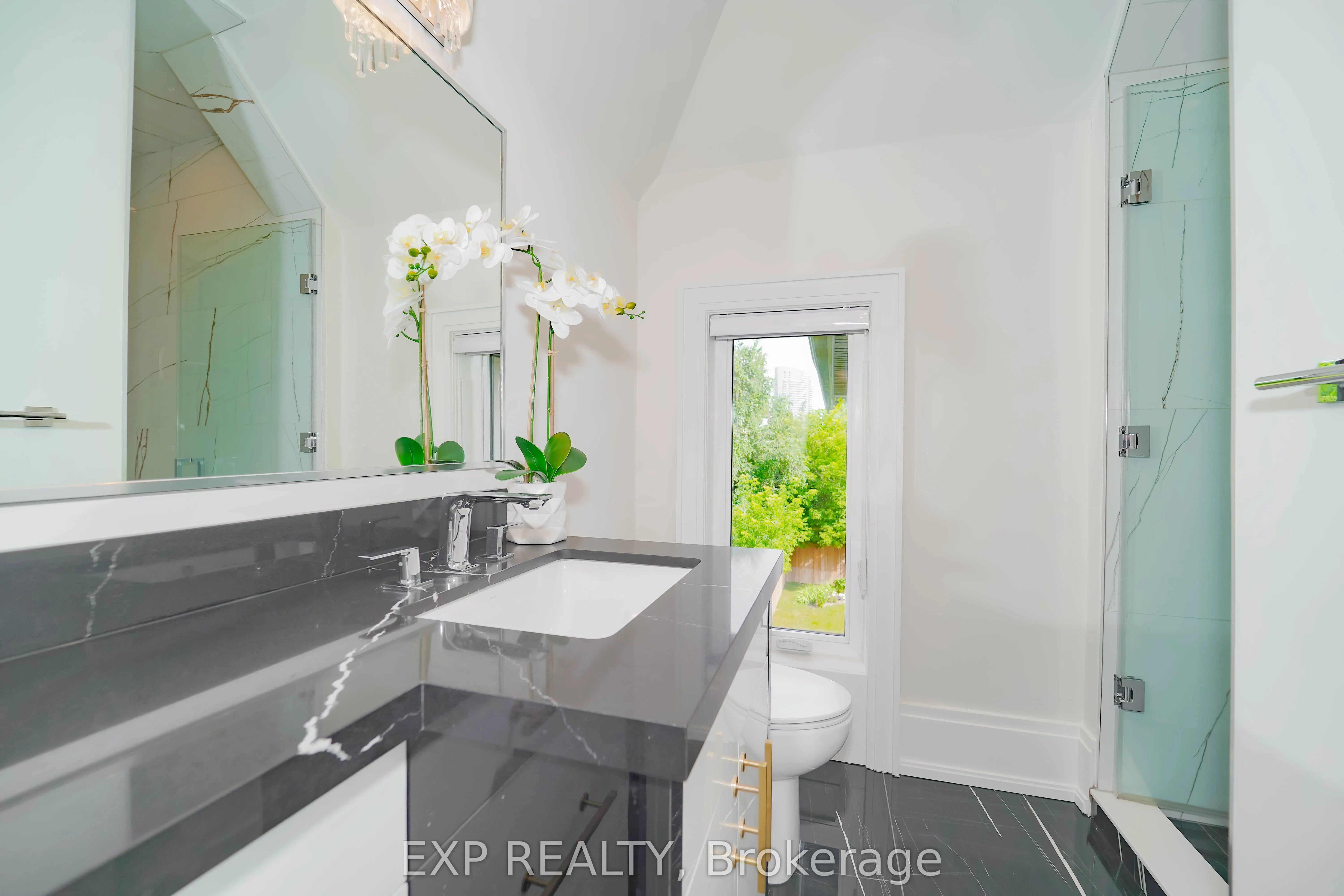 32 Athabaska Avenue