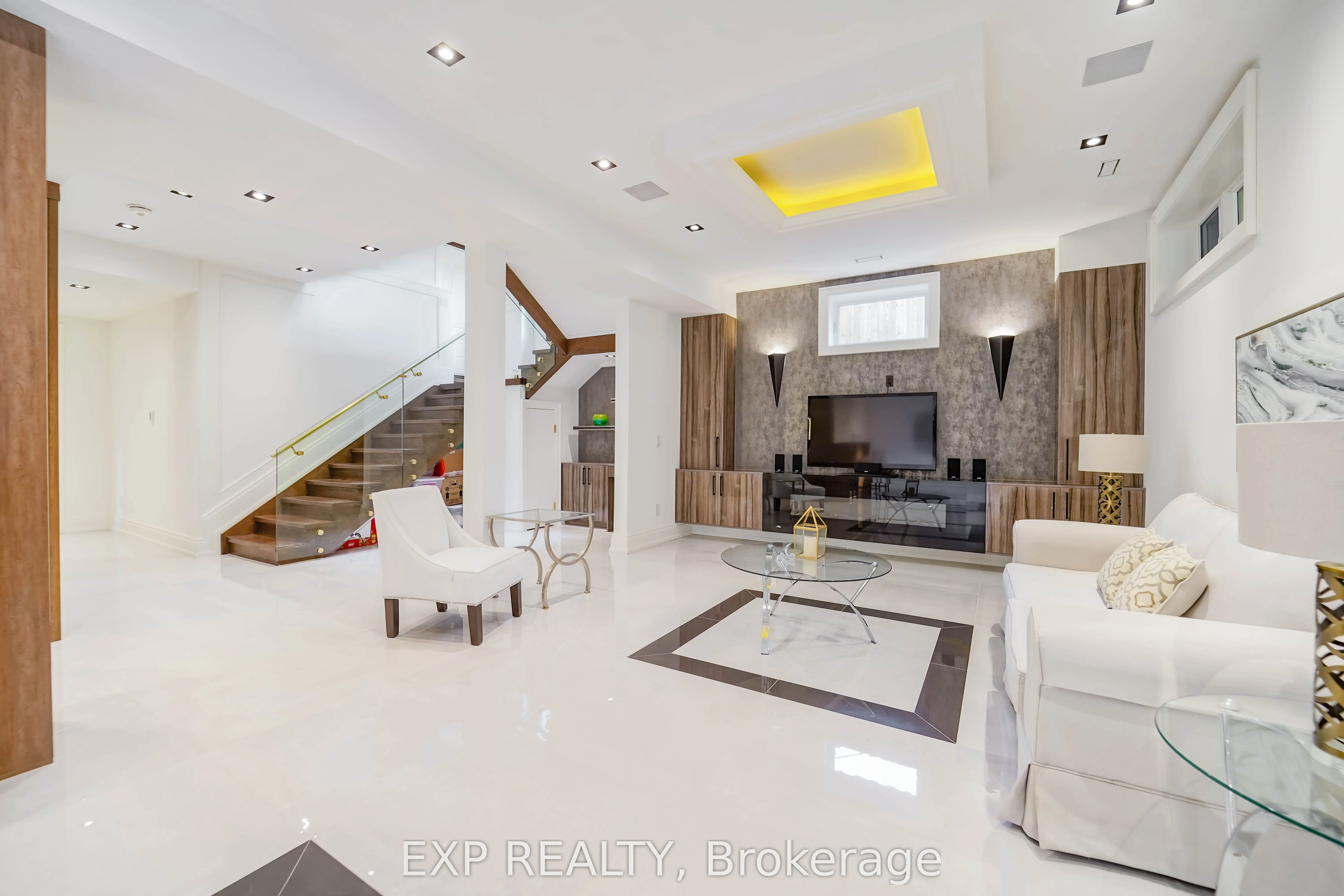 32 Athabaska Avenue
