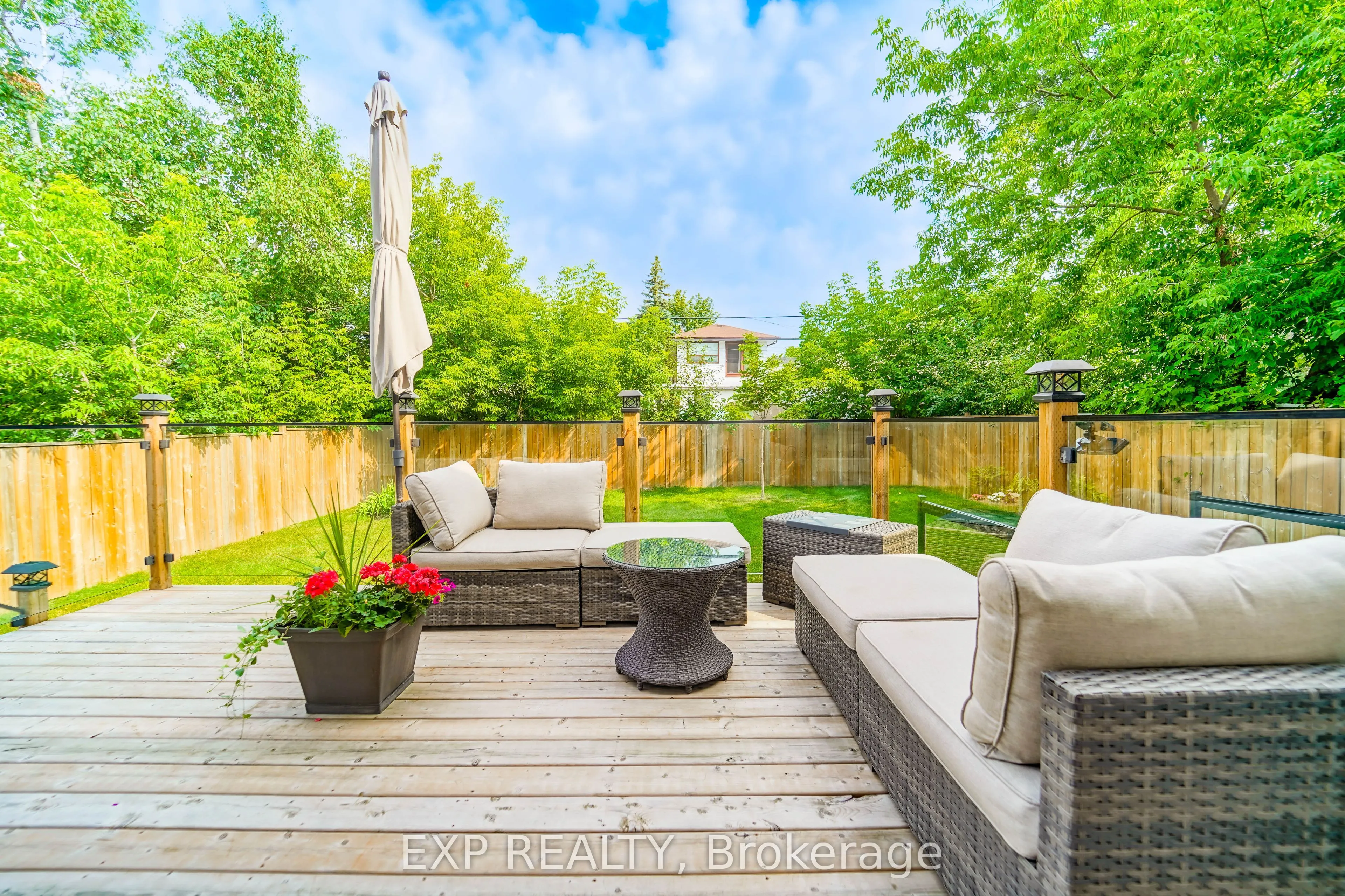 32 Athabaska Avenue