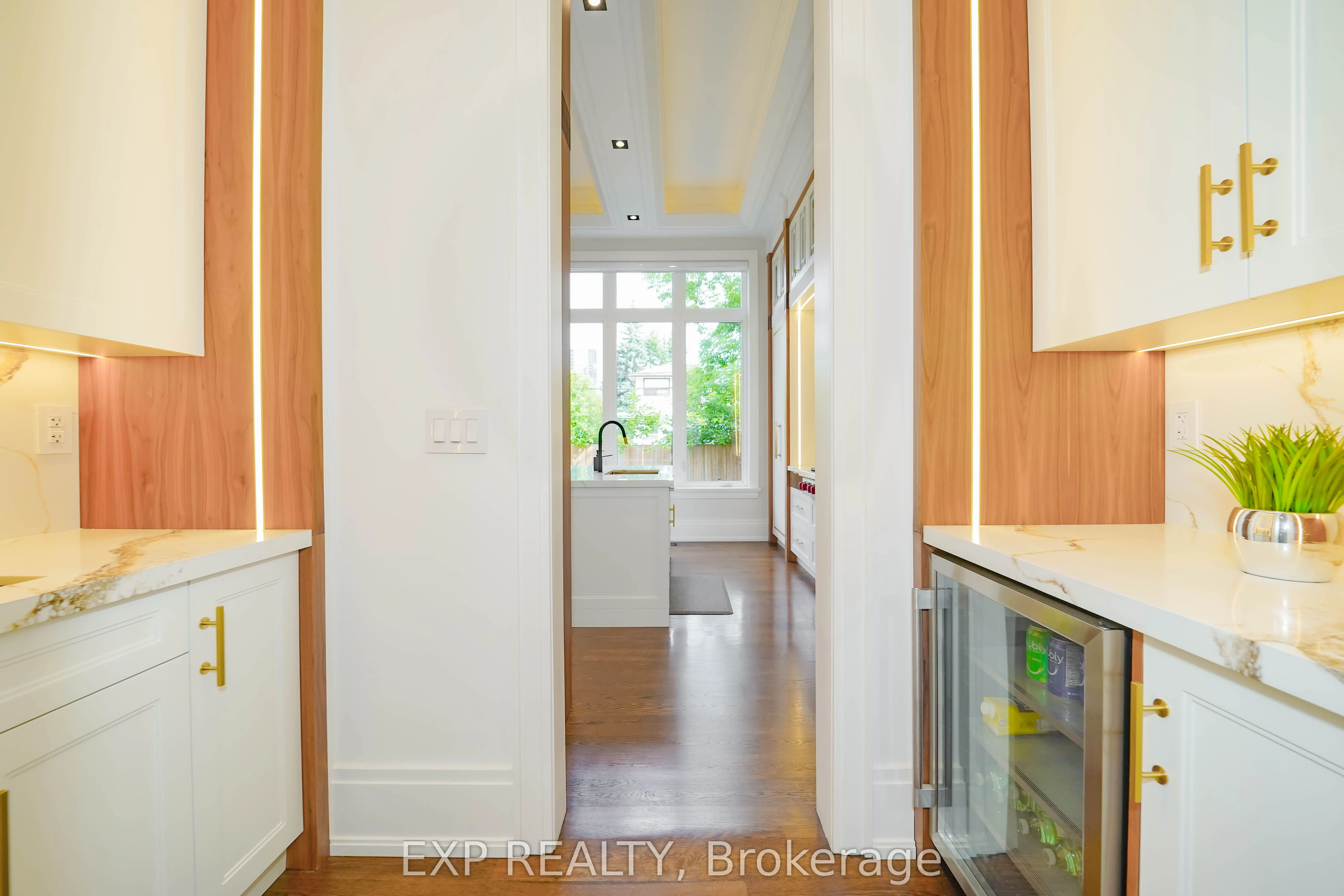 32 Athabaska Avenue