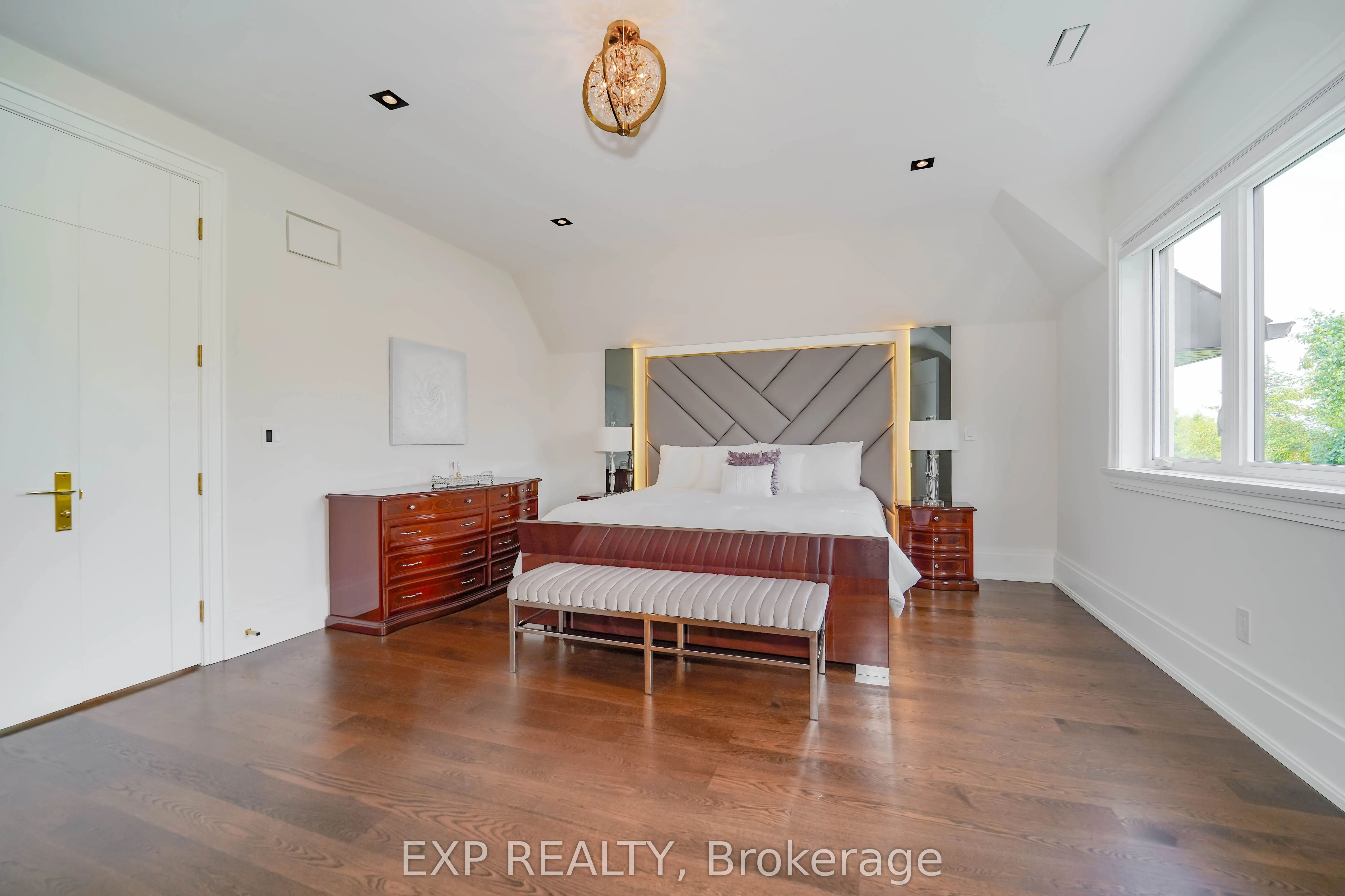 32 Athabaska Avenue