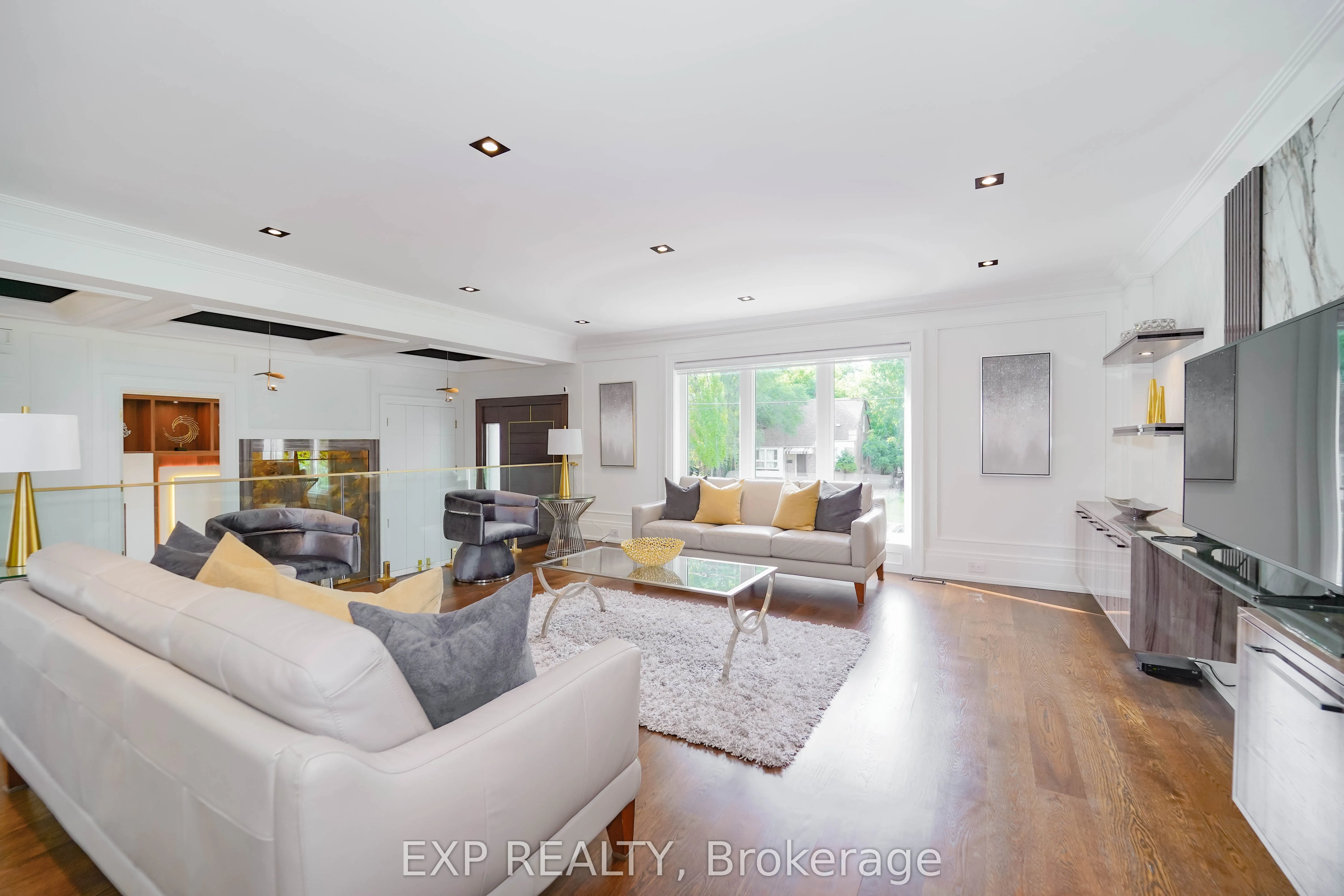 32 Athabaska Avenue