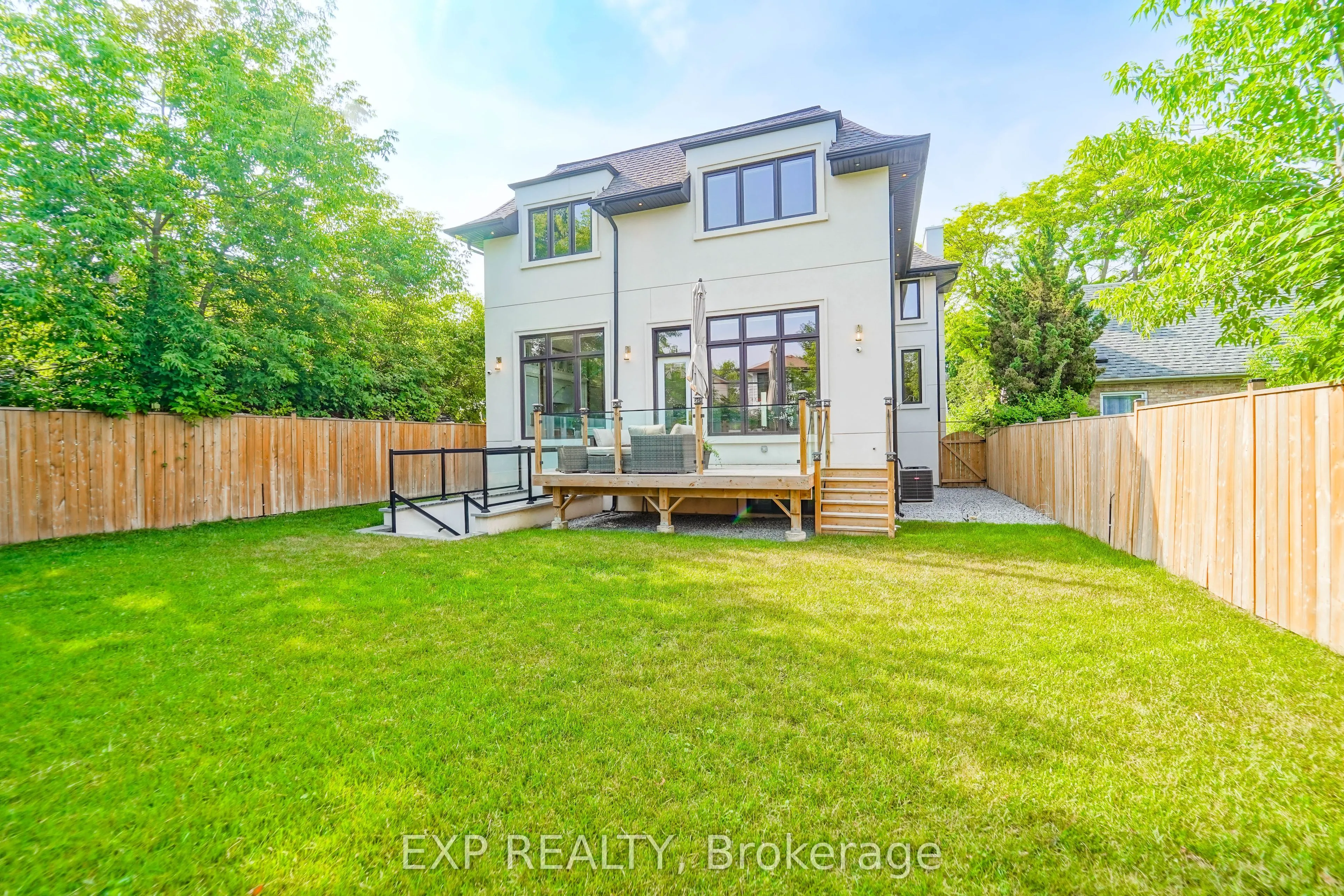 32 Athabaska Avenue
