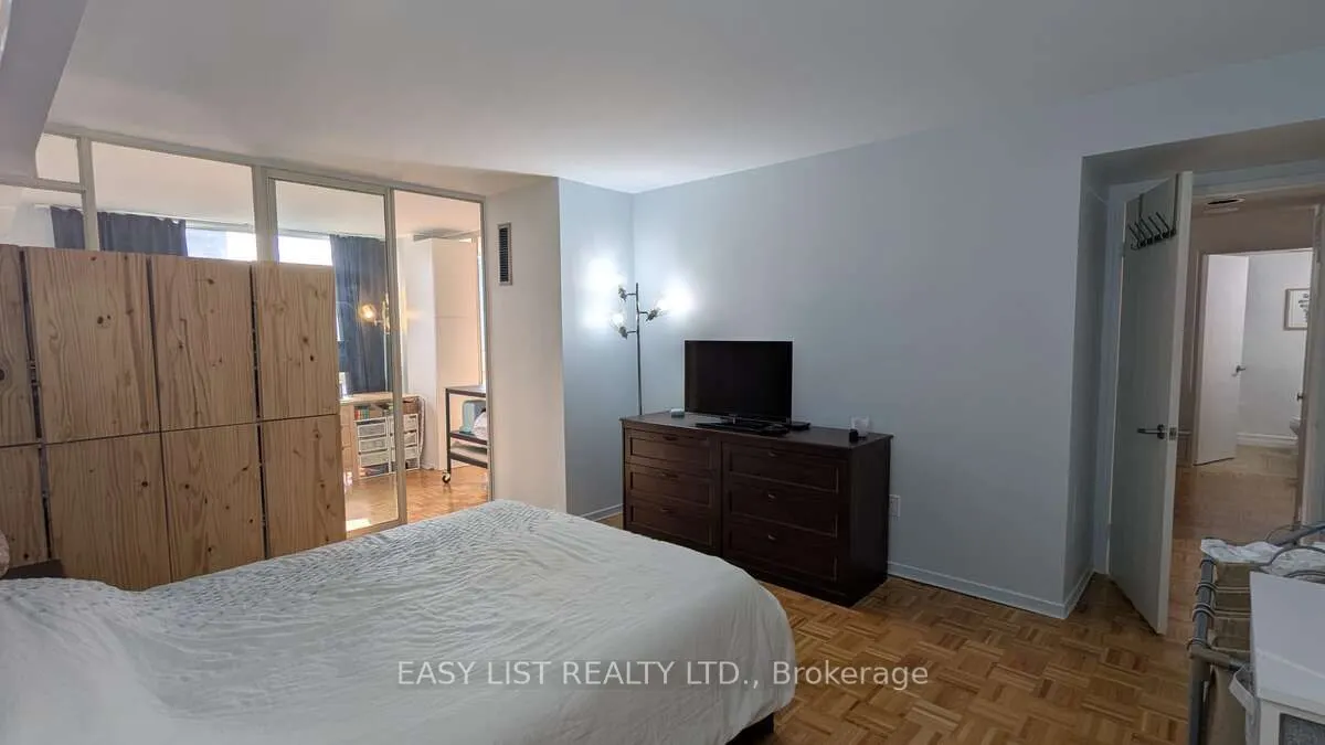 5 Kenneth Avenue #1804