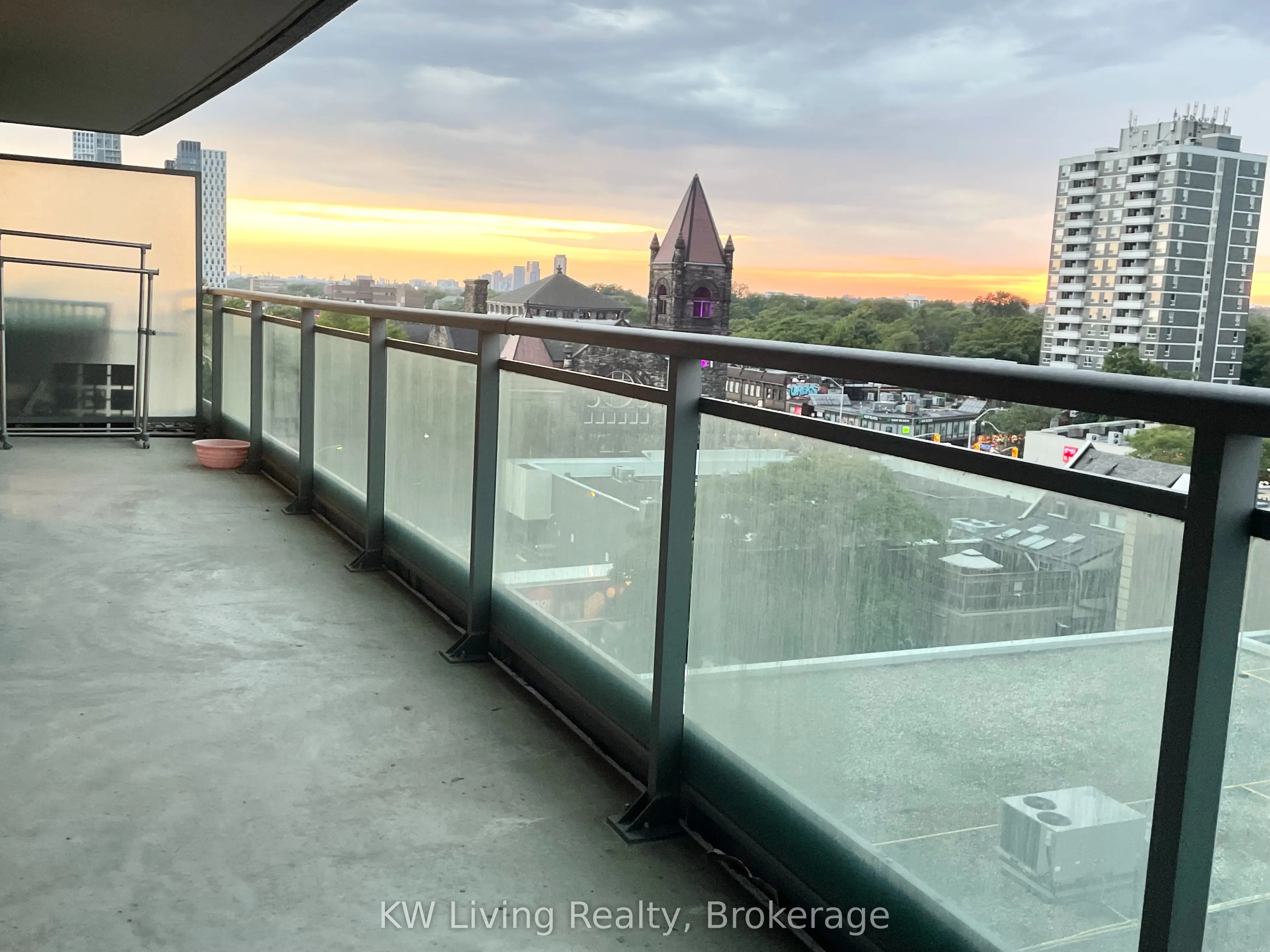 736 Spadina Avenue, #709