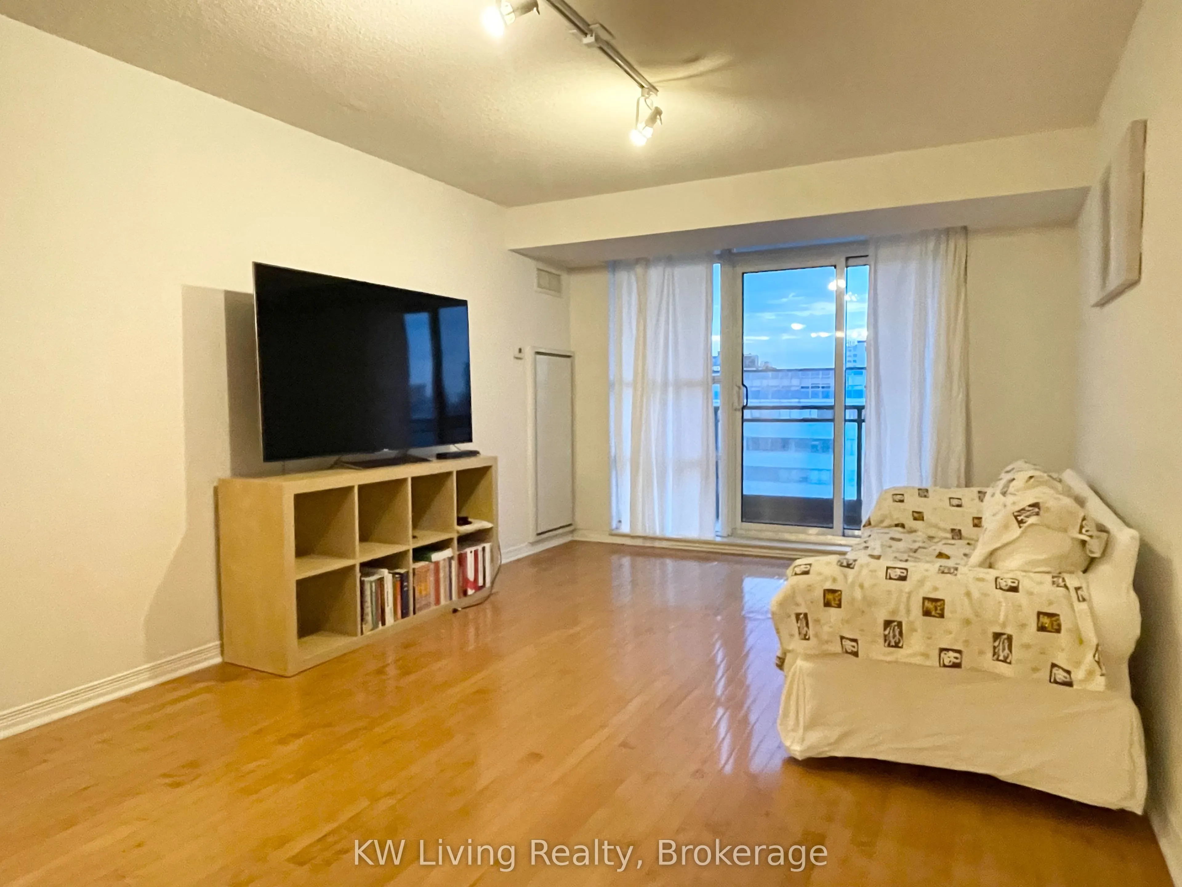 736 Spadina Avenue, #709