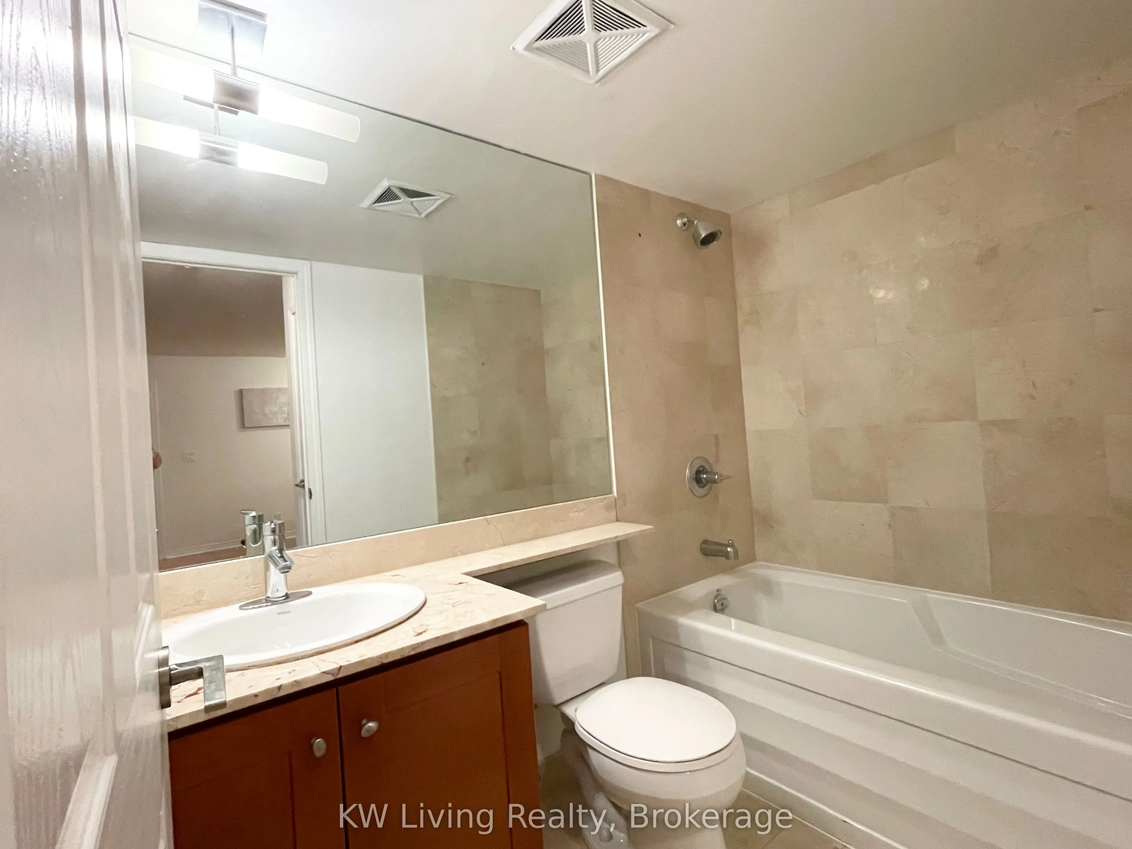 736 Spadina Avenue, #709