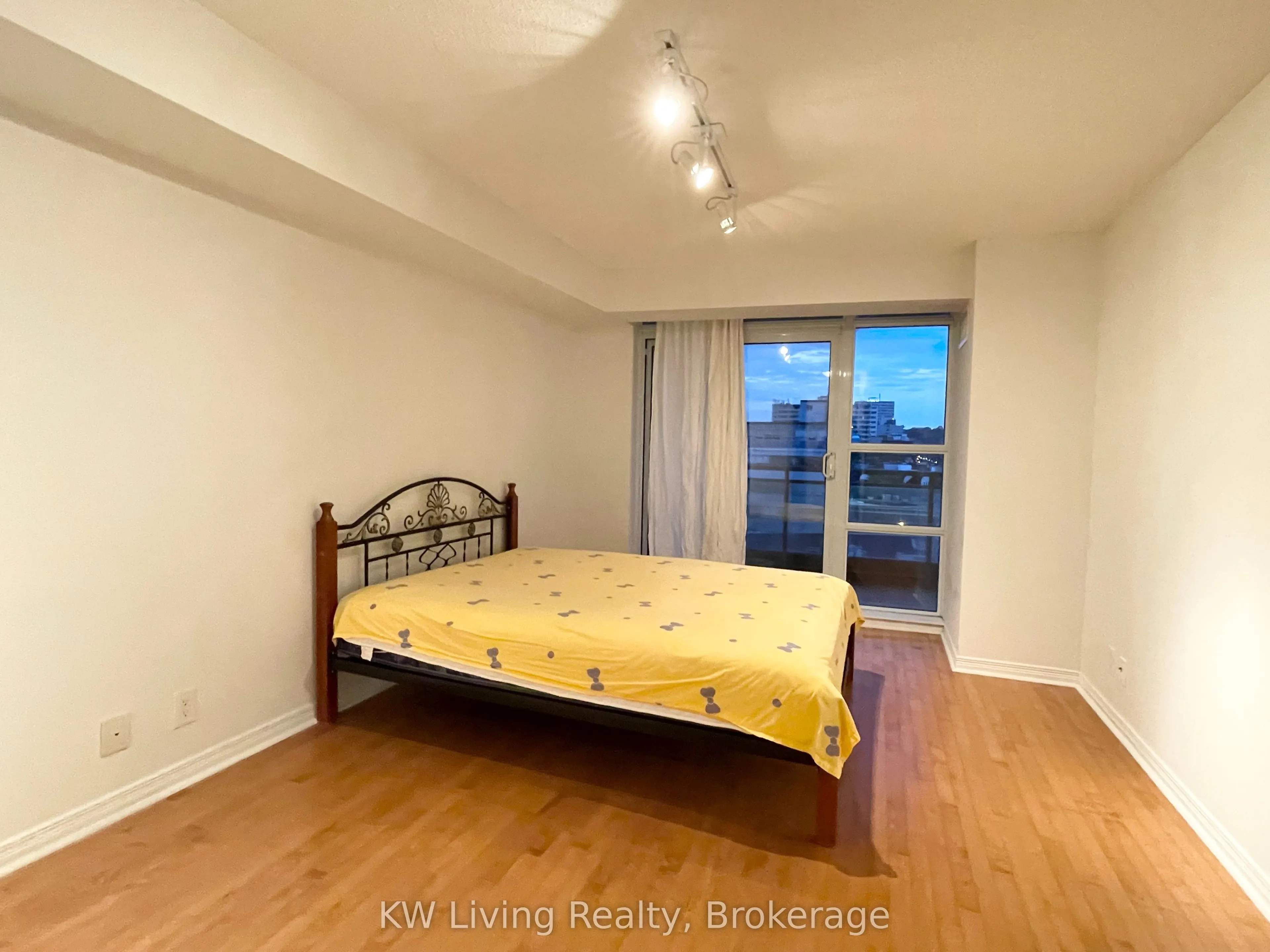 736 Spadina Avenue, #709