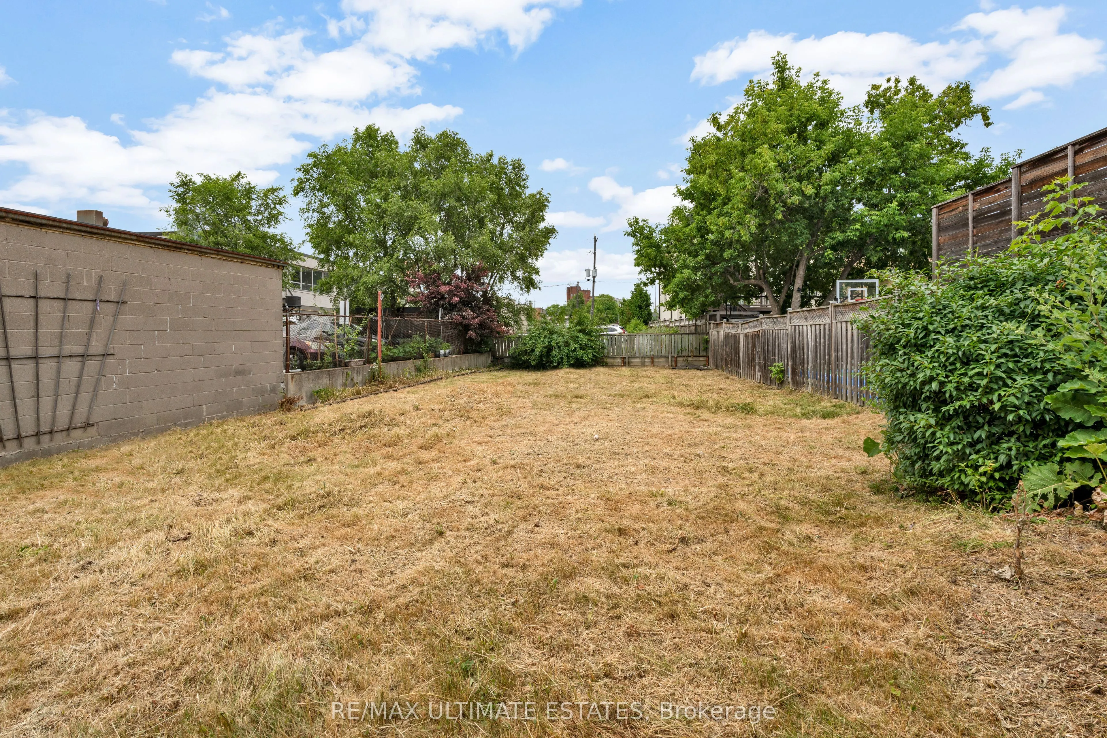 198 Dunblaine Avenue