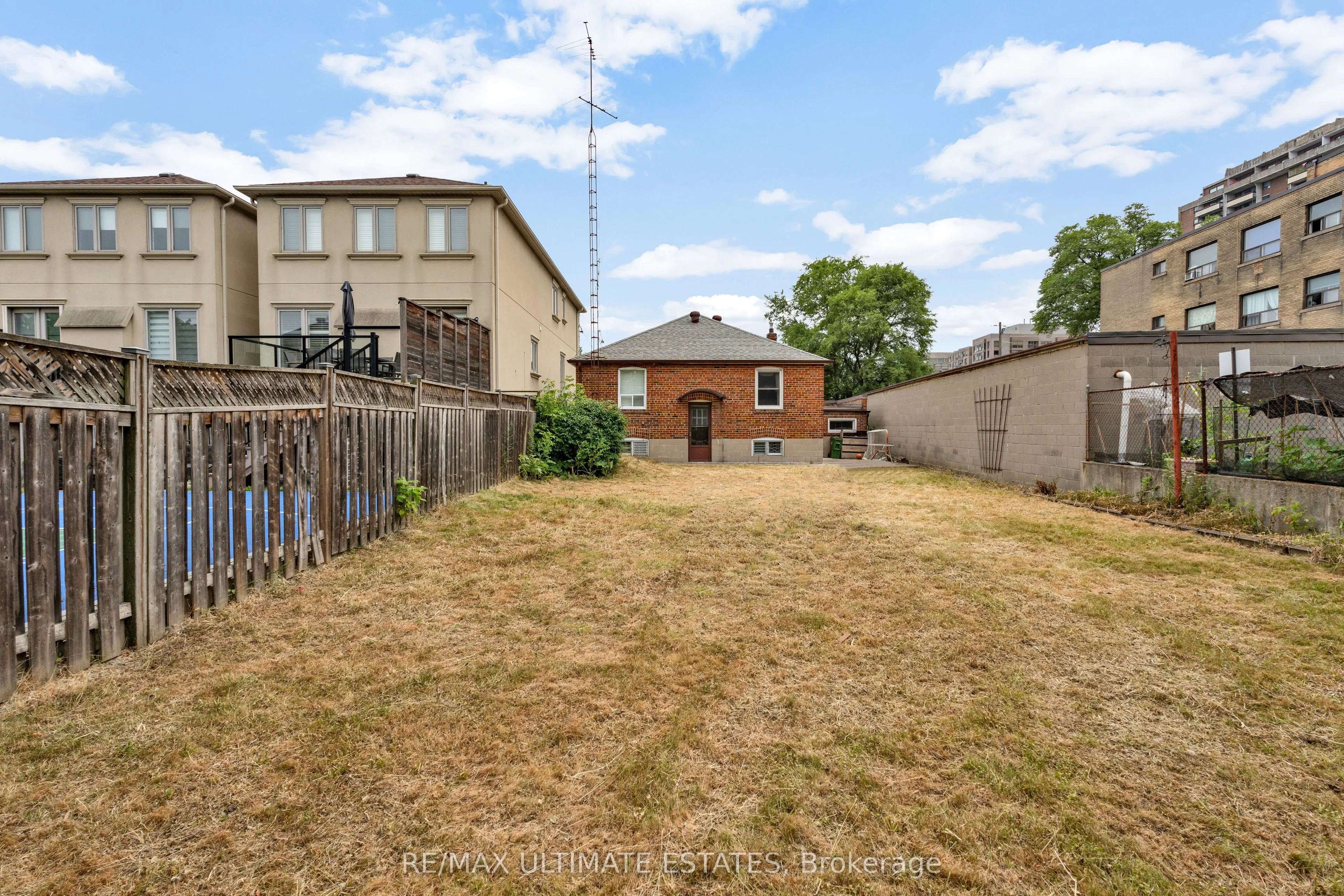 198 Dunblaine Avenue