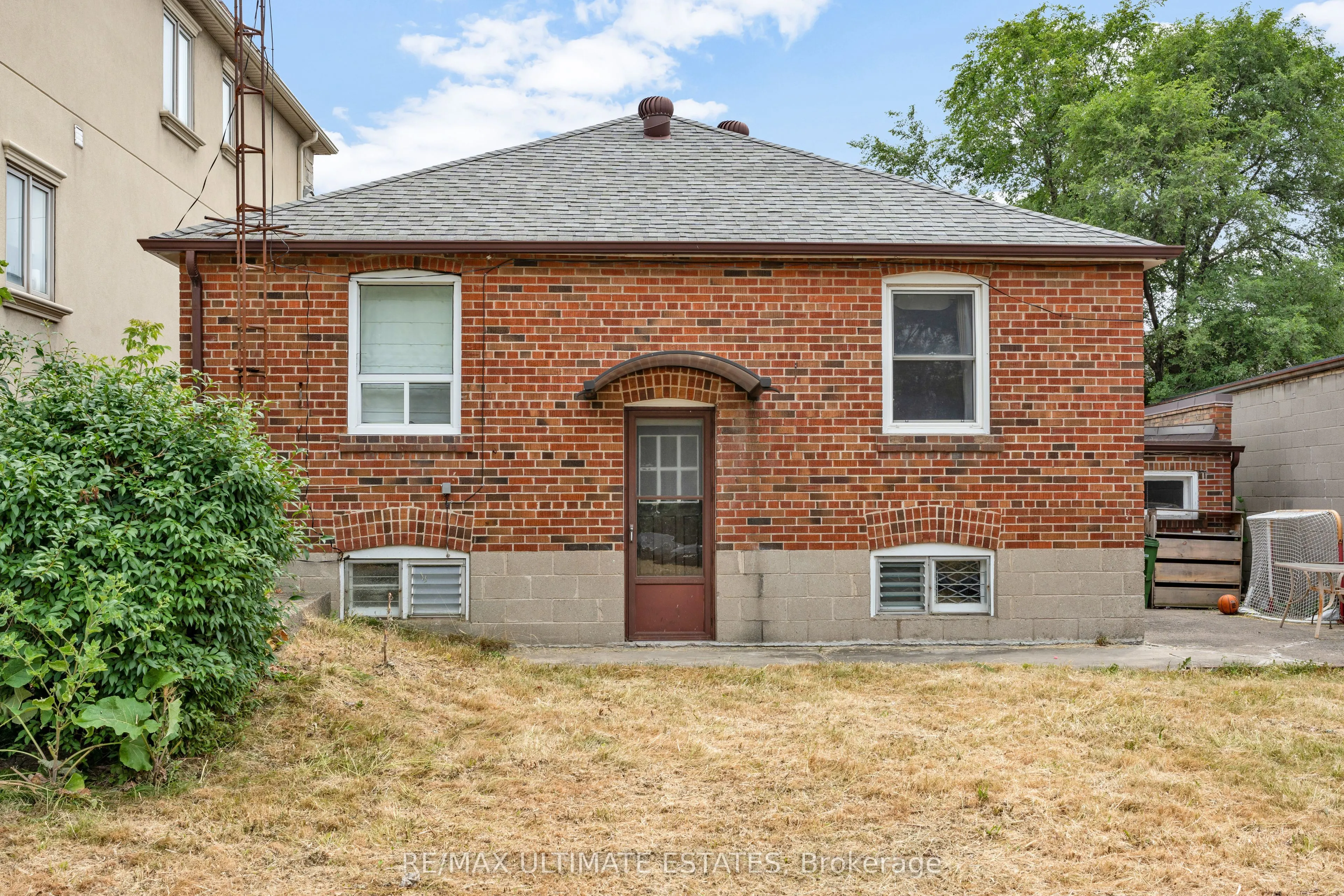 198 Dunblaine Avenue