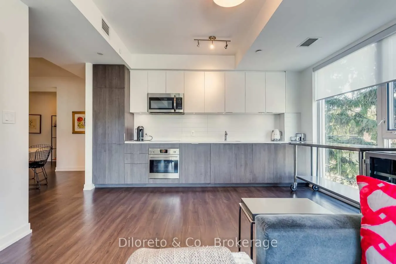 223 St Clair Avenue W, #406