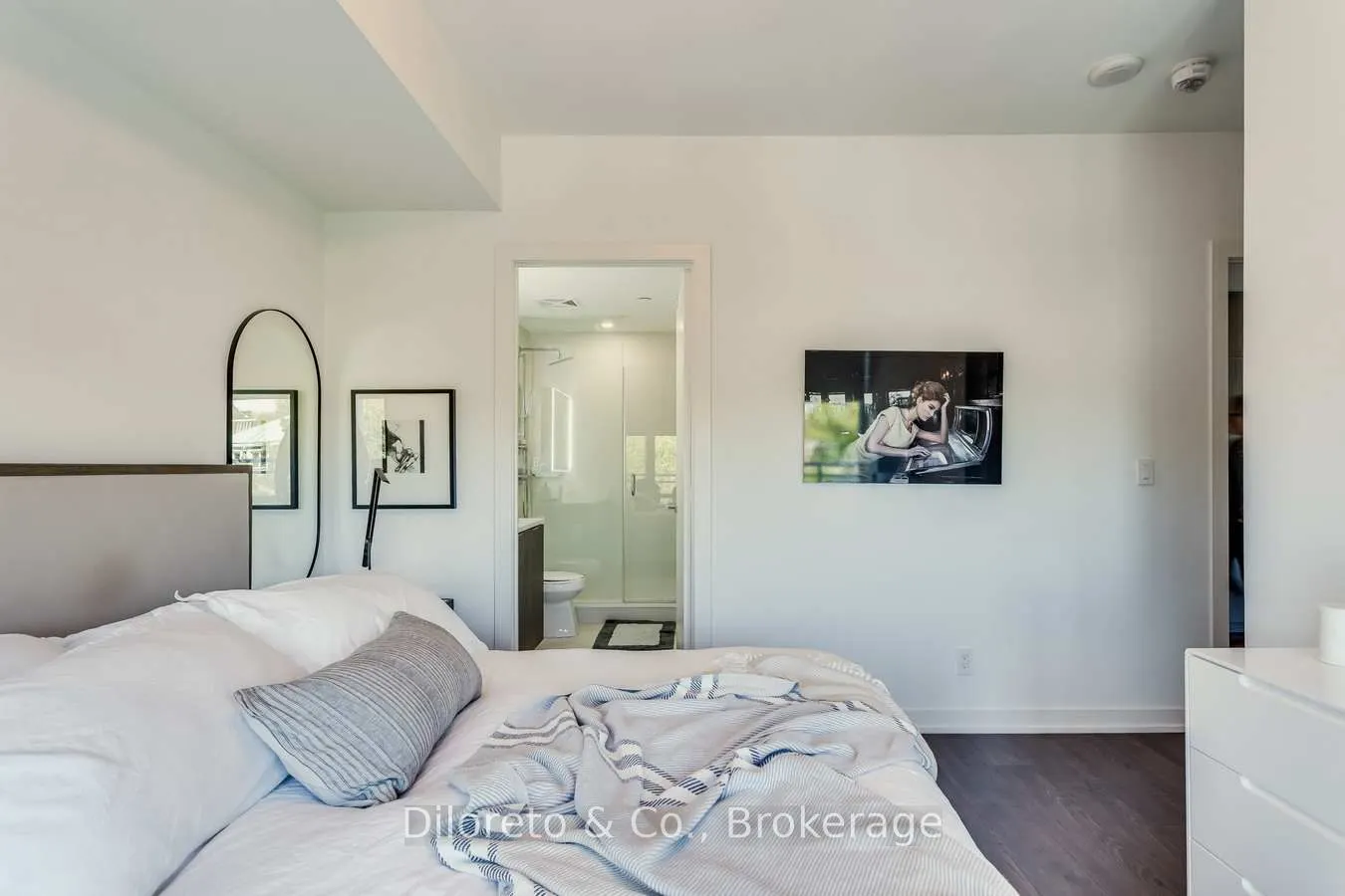 223 St Clair Avenue W, #406