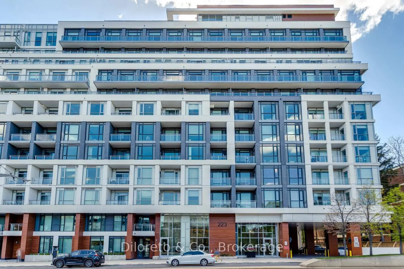 223 St Clair Avenue W, #406