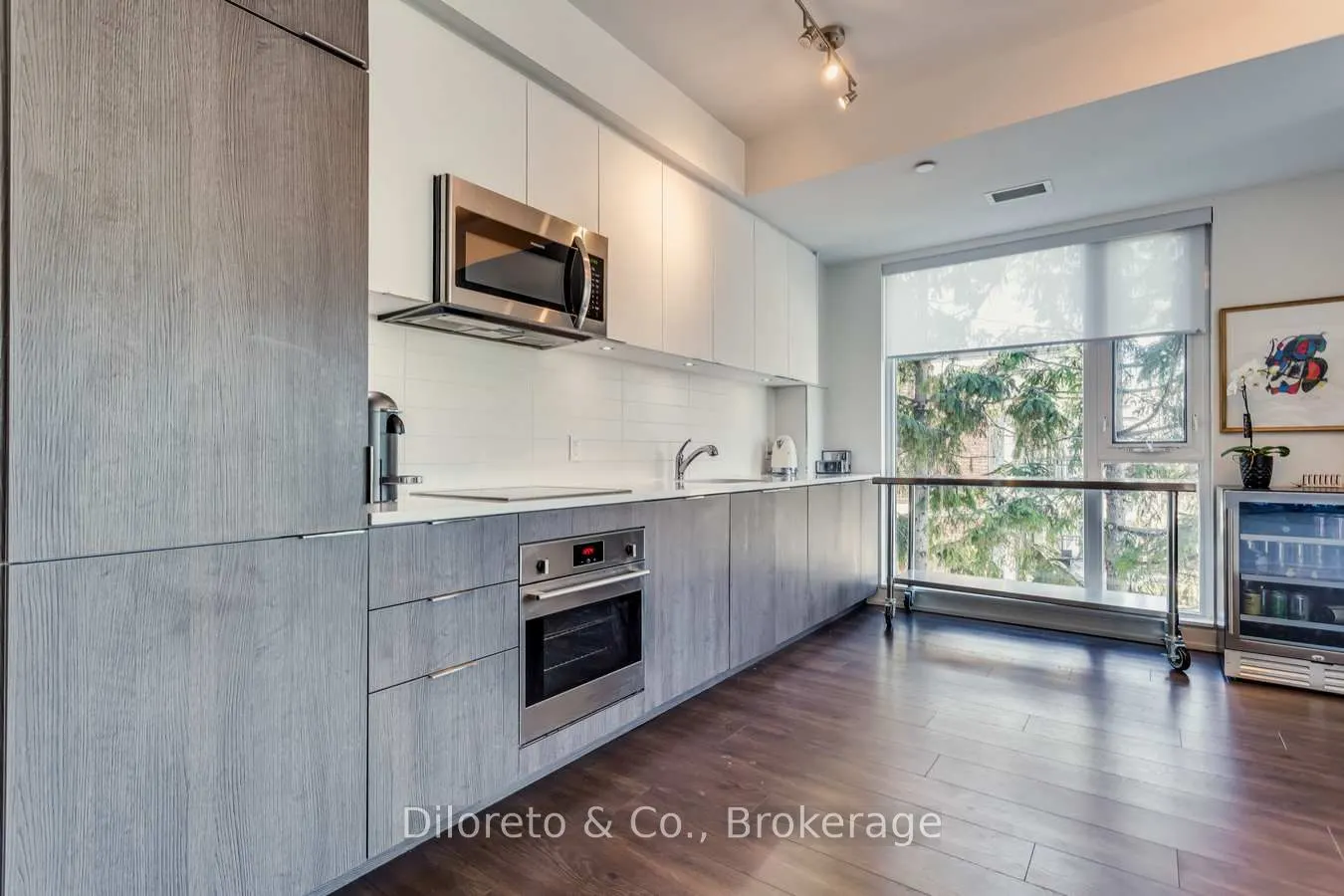 223 St Clair Avenue W, #406