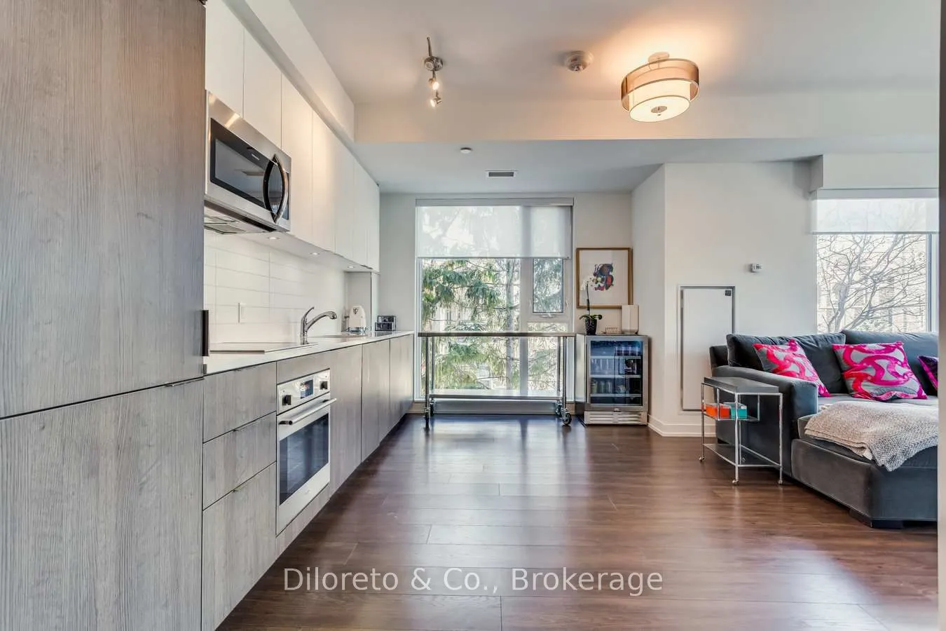 223 St Clair Avenue W, #406