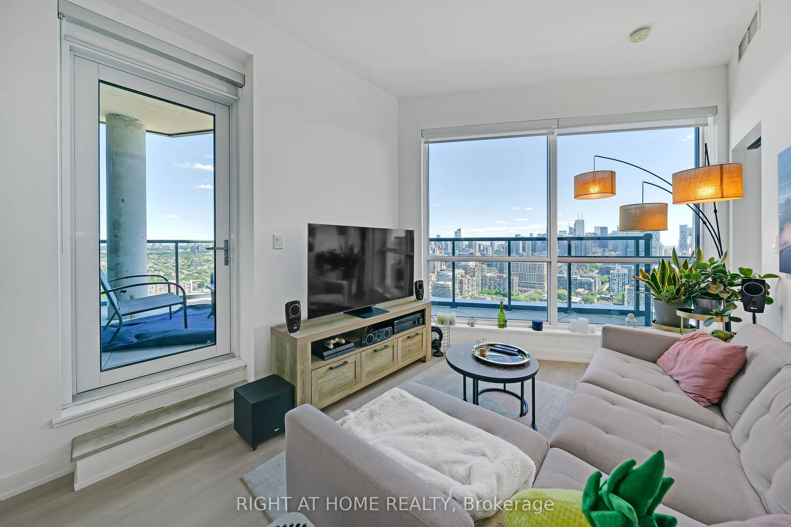 50 Ordnance Street, #3307