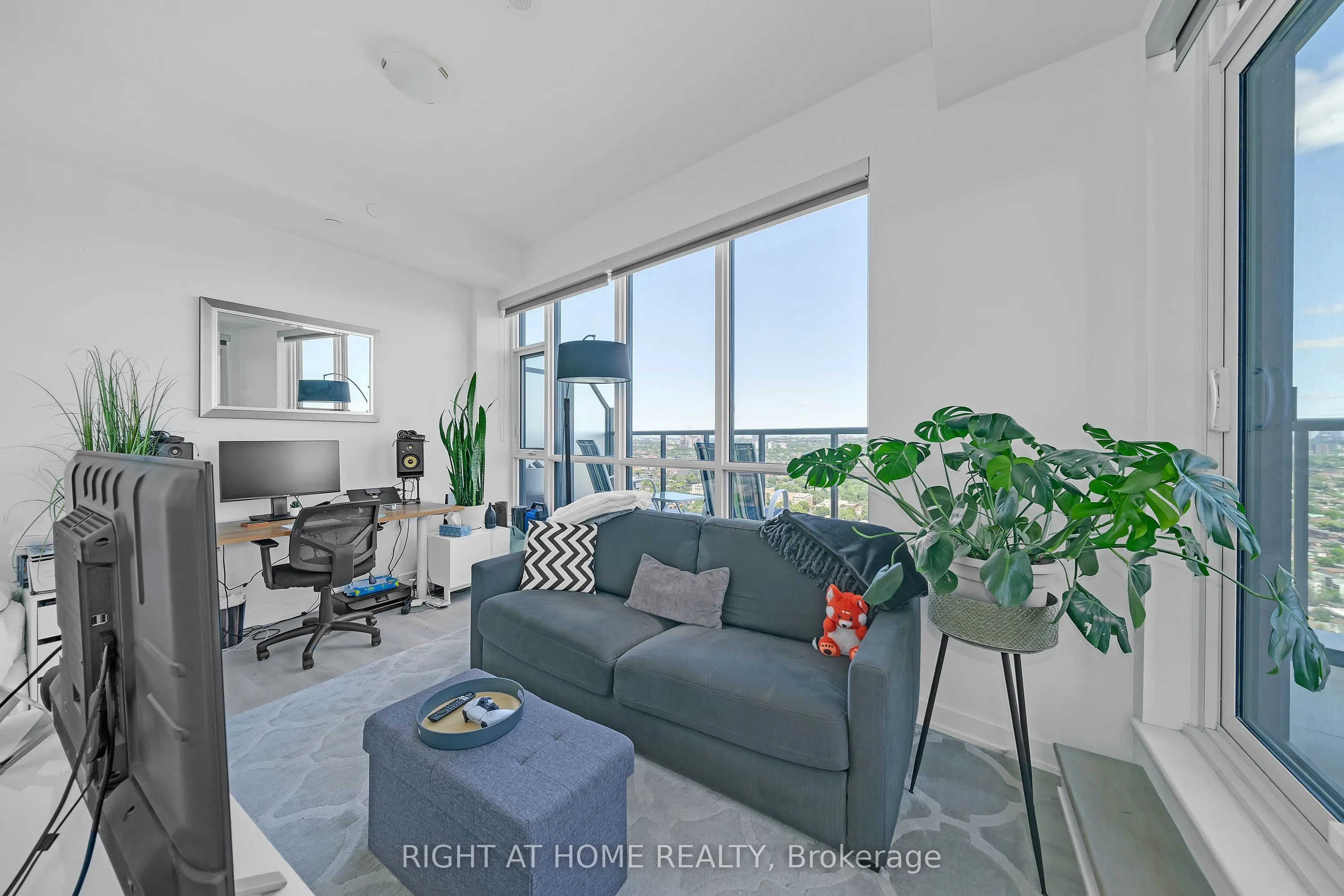 50 Ordnance Street, #3307