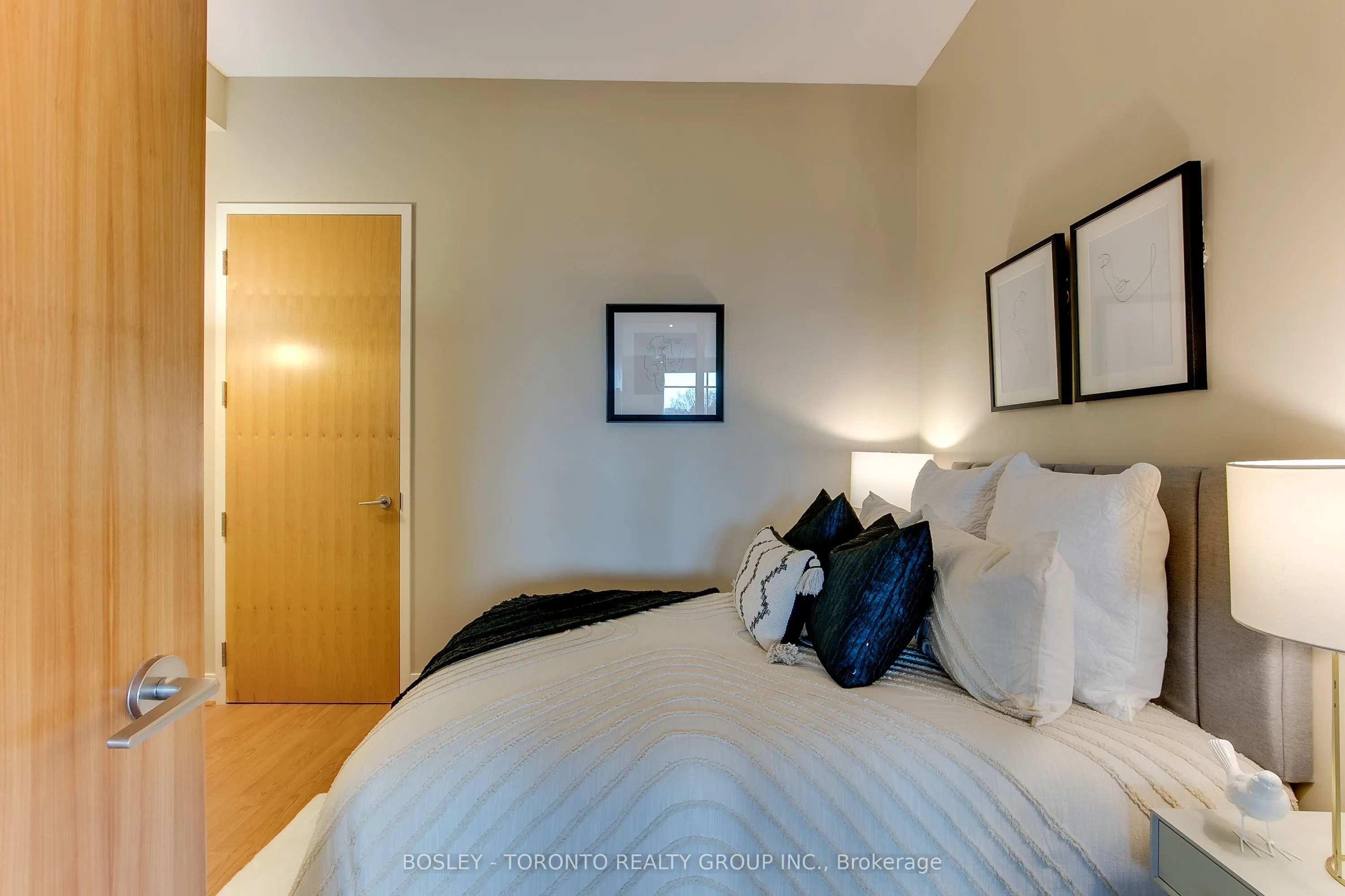 562 Eglinton Avenue E, #309