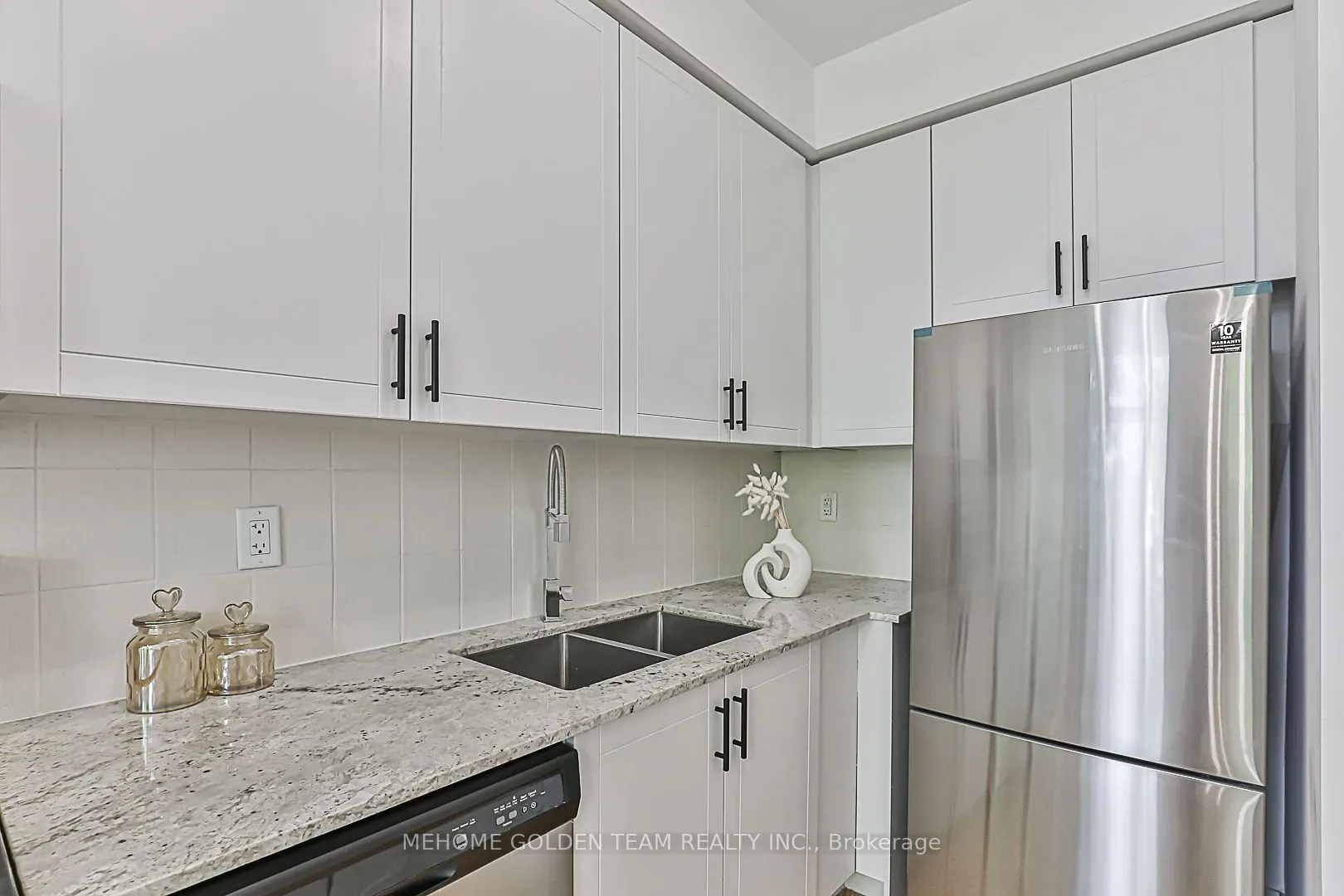 23 Eldora Avenue, #81