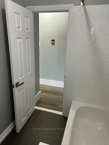 614 COLLEGE Street, #1
