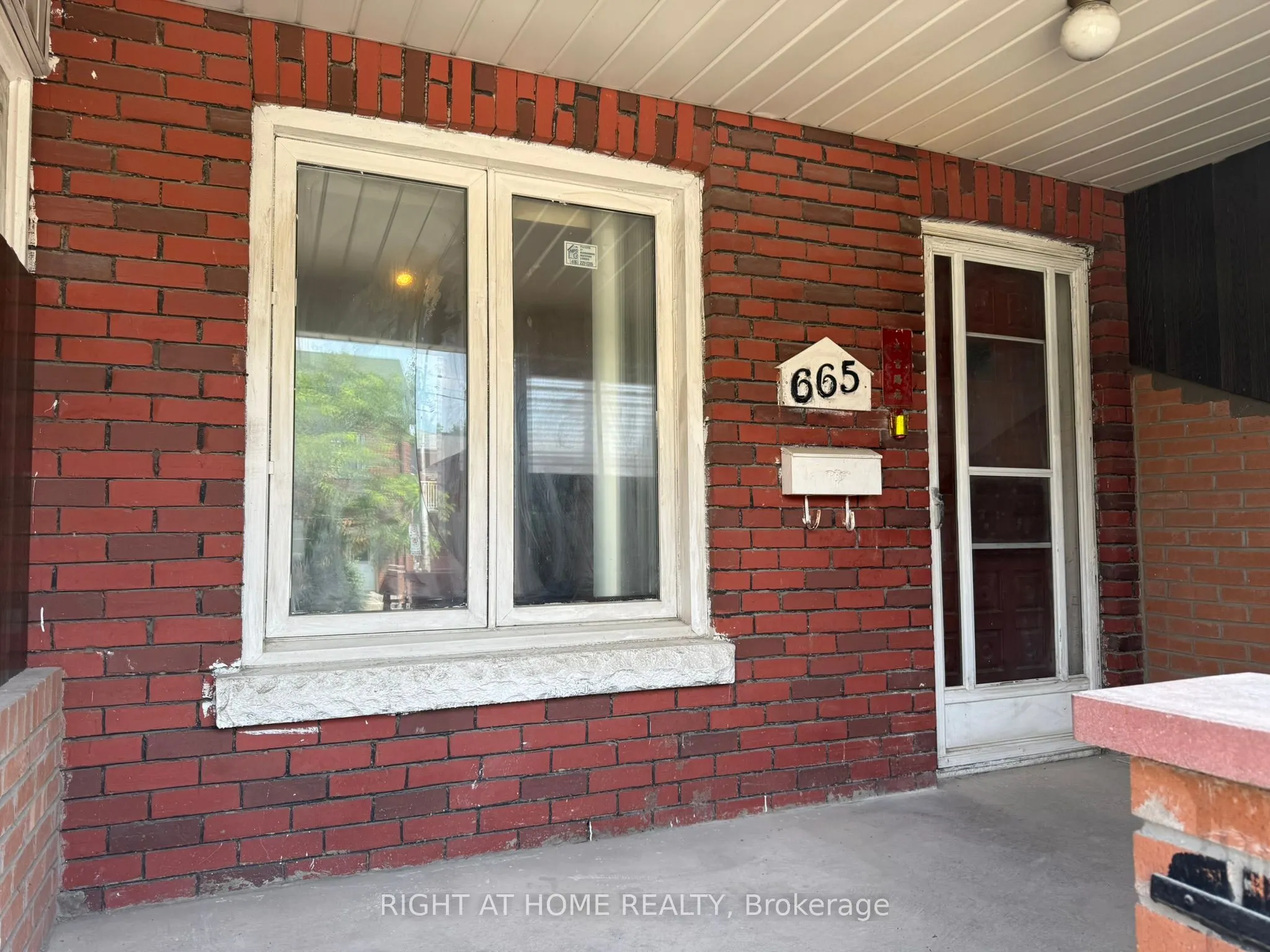 665 Ossington Avenue